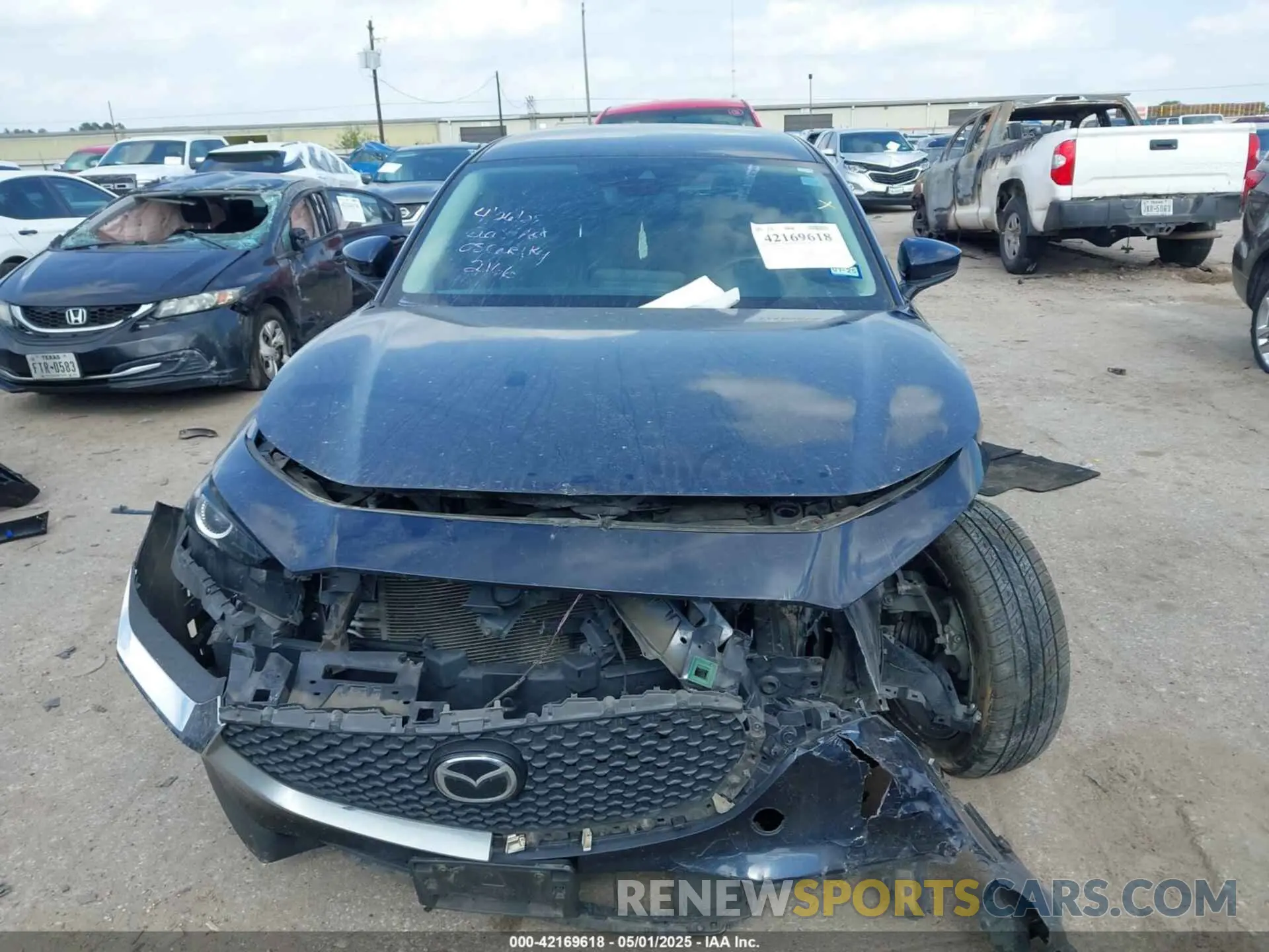 12 Photograph of a damaged car 3MVDMABL6MM202166 MAZDA CX-30 2021