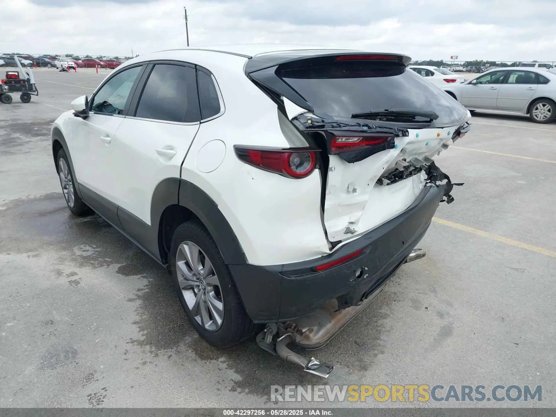 18 Photograph of a damaged car 3MVDMABL6MM309623 MAZDA CX-30 2021
