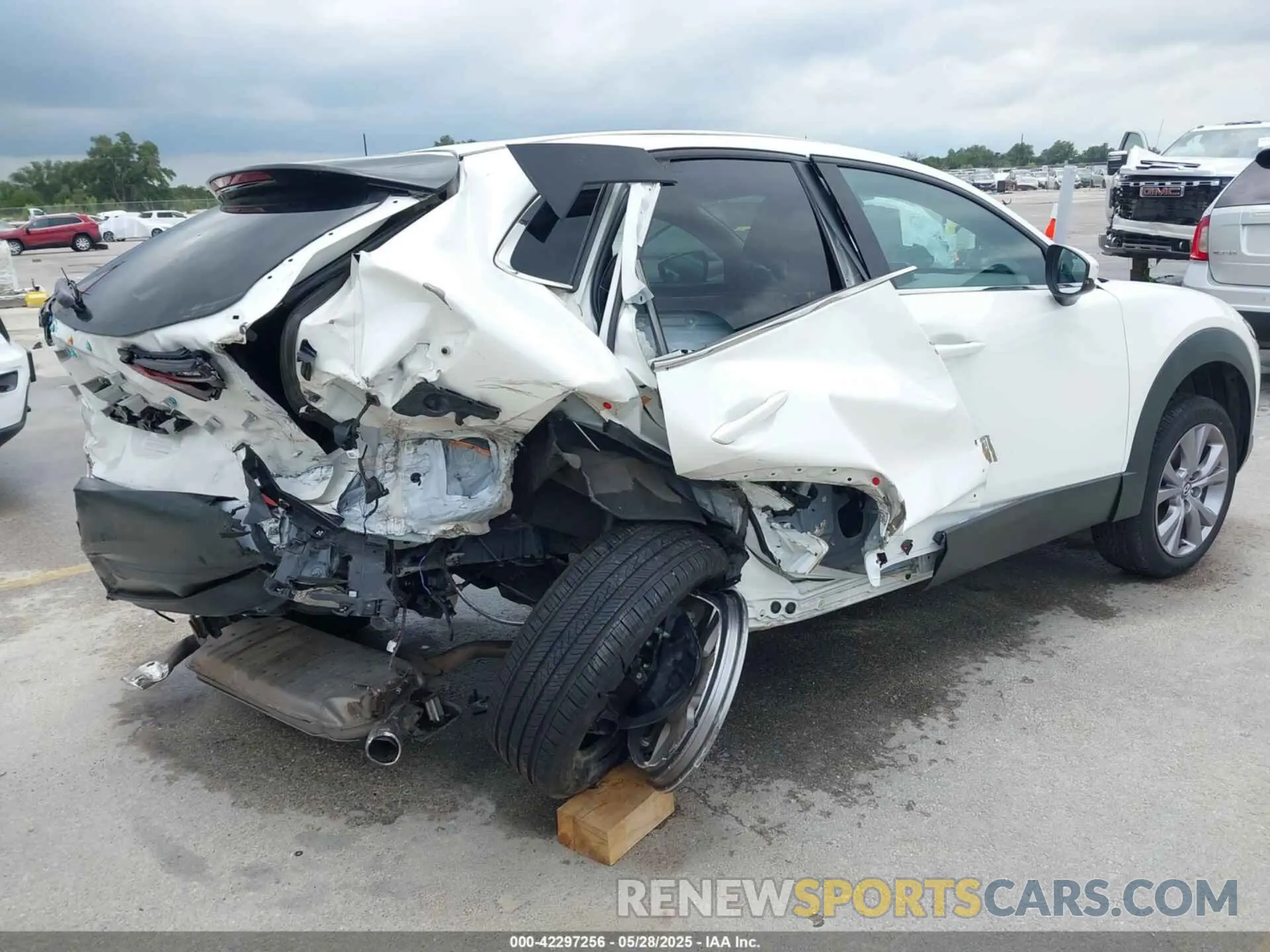 4 Photograph of a damaged car 3MVDMABL6MM309623 MAZDA CX-30 2021