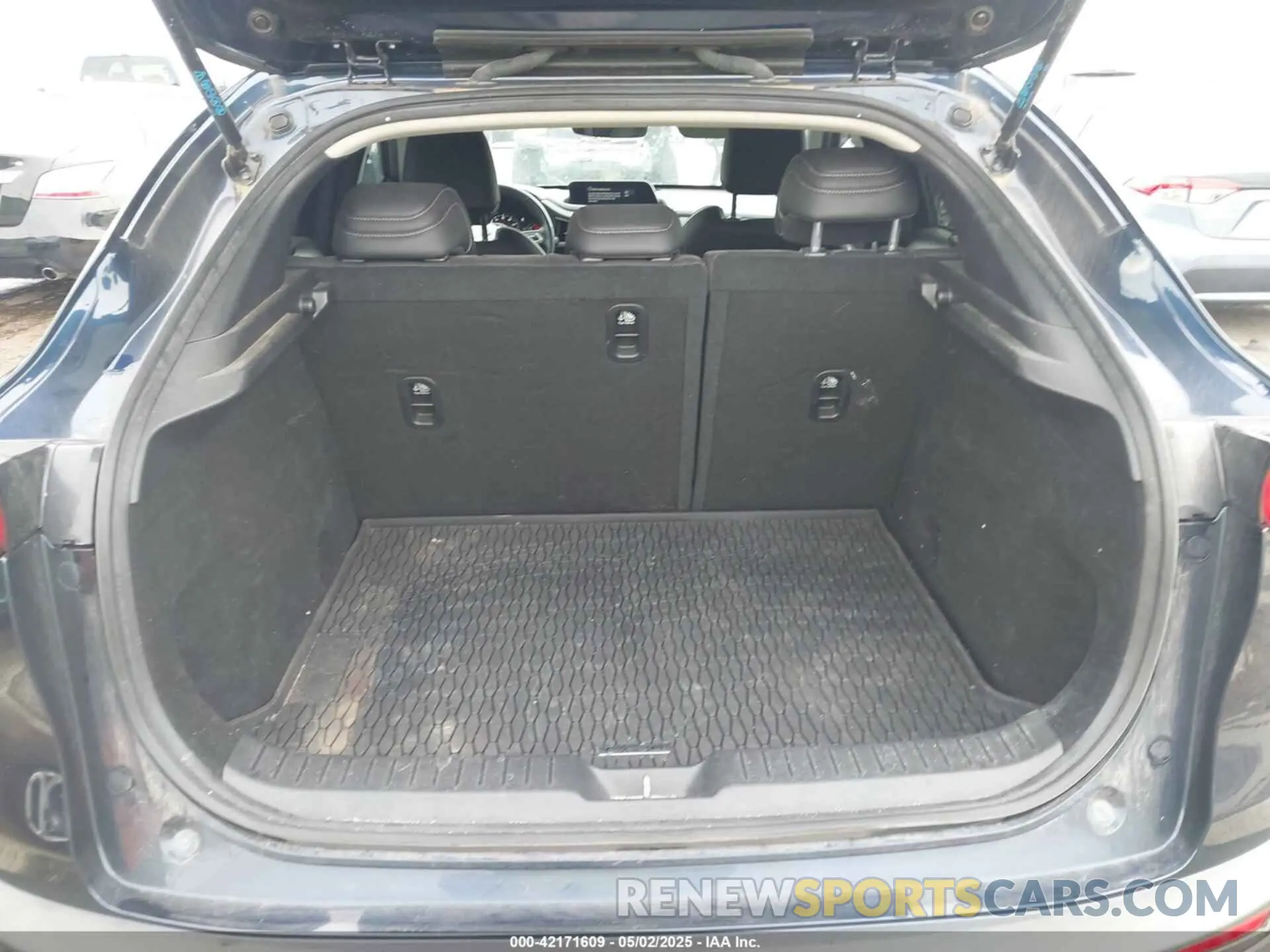 17 Photograph of a damaged car 3MVDMABL8MM209992 MAZDA CX-30 2021