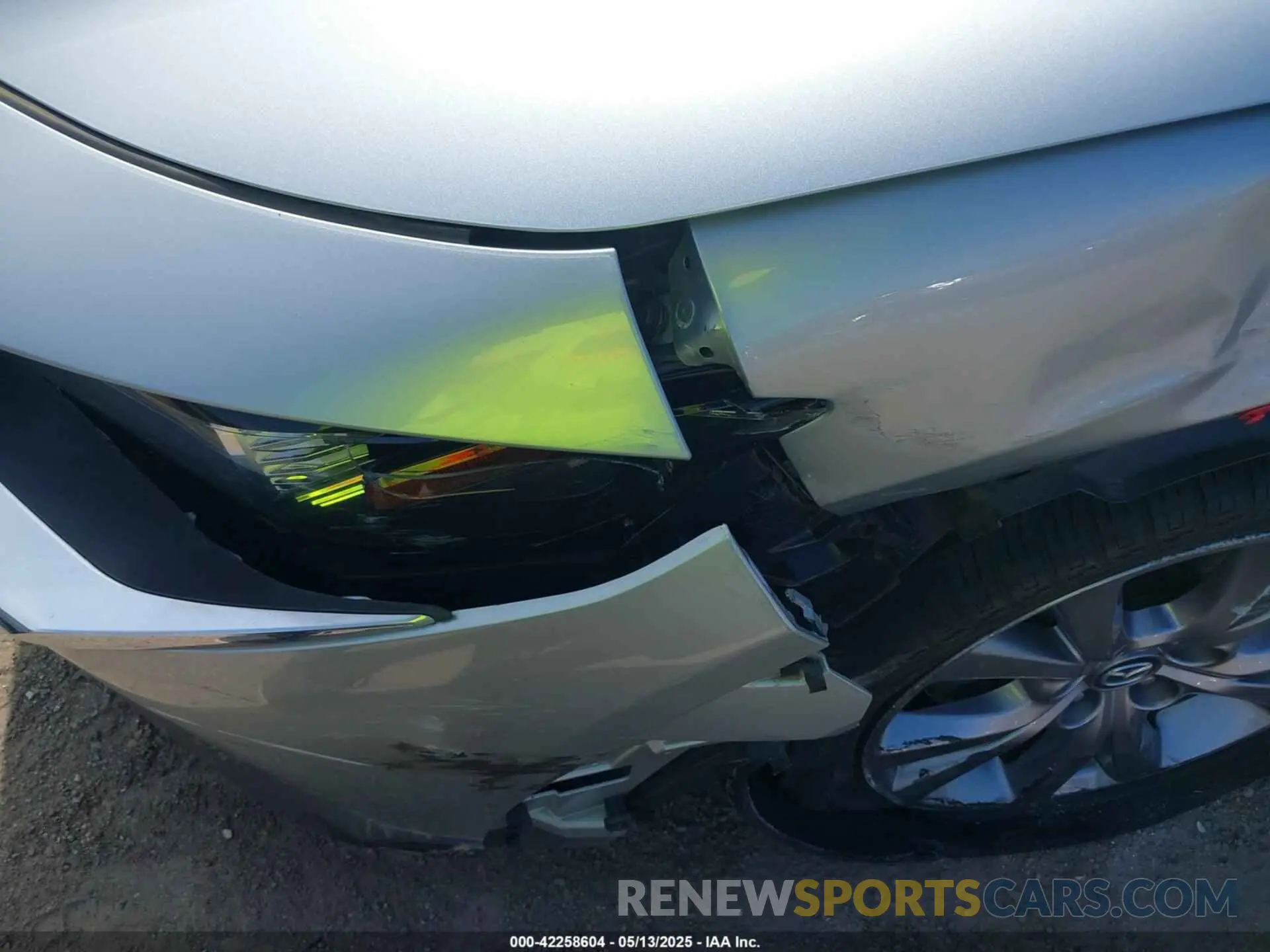 17 Photograph of a damaged car 3MVDMABL8MM273045 MAZDA CX-30 2021