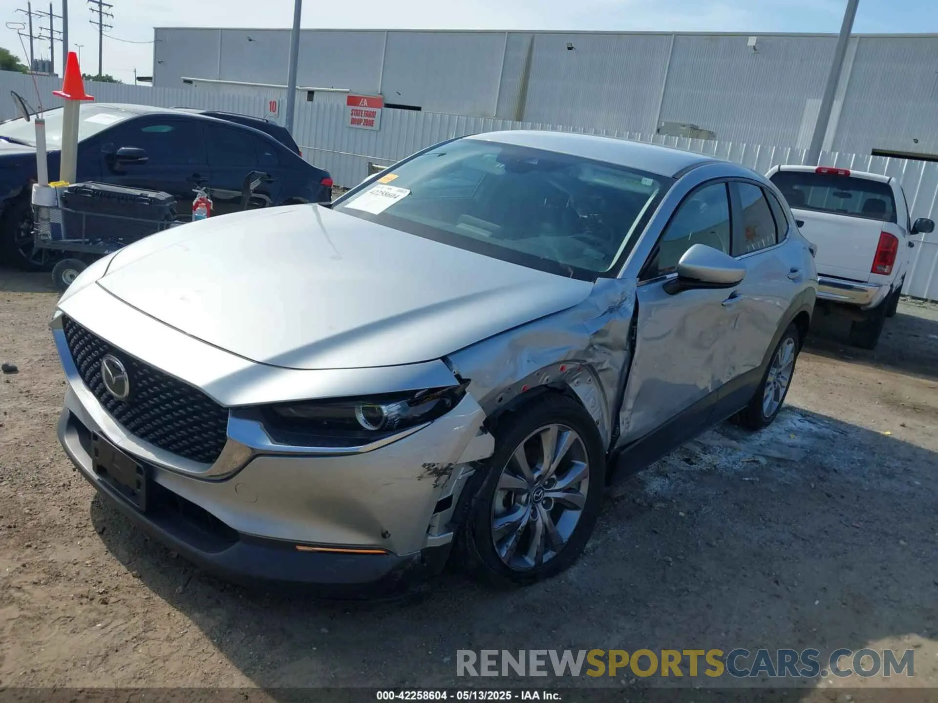 2 Photograph of a damaged car 3MVDMABL8MM273045 MAZDA CX-30 2021