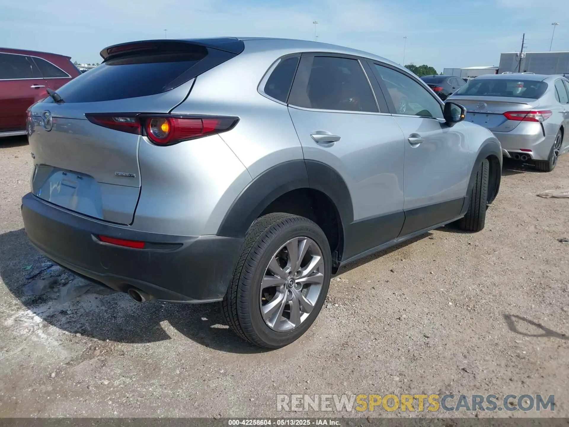 4 Photograph of a damaged car 3MVDMABL8MM273045 MAZDA CX-30 2021
