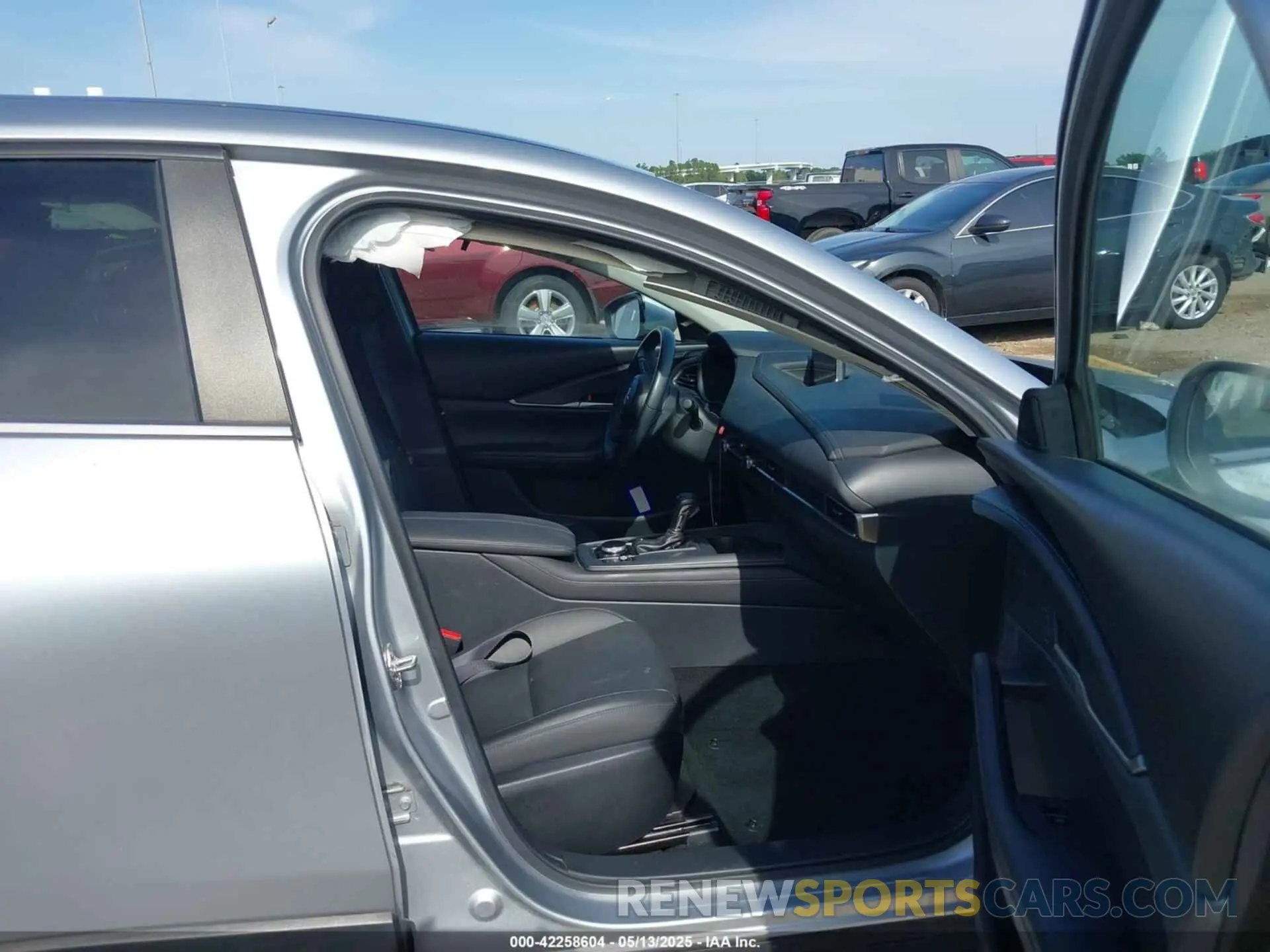 5 Photograph of a damaged car 3MVDMABL8MM273045 MAZDA CX-30 2021