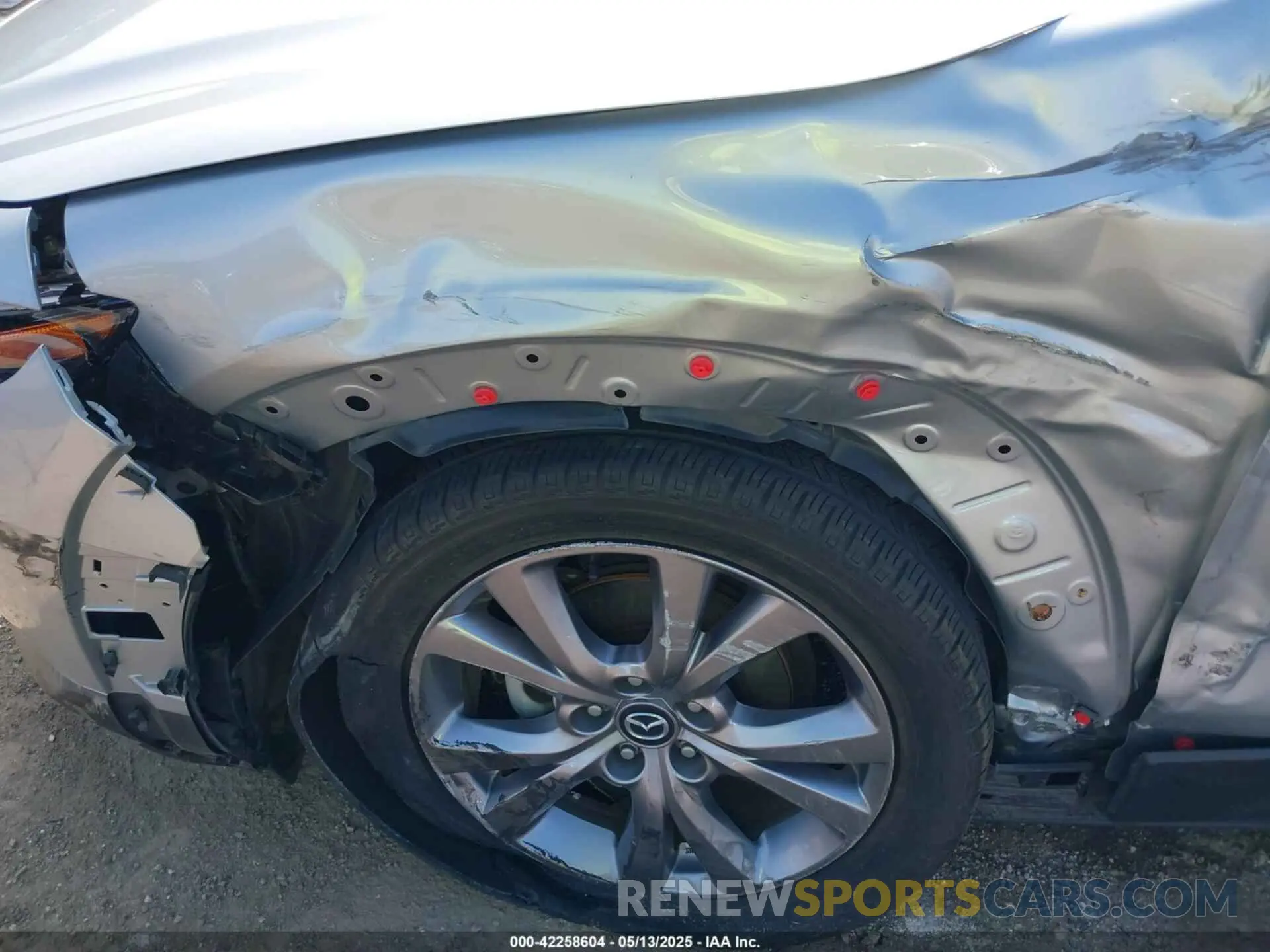 6 Photograph of a damaged car 3MVDMABL8MM273045 MAZDA CX-30 2021