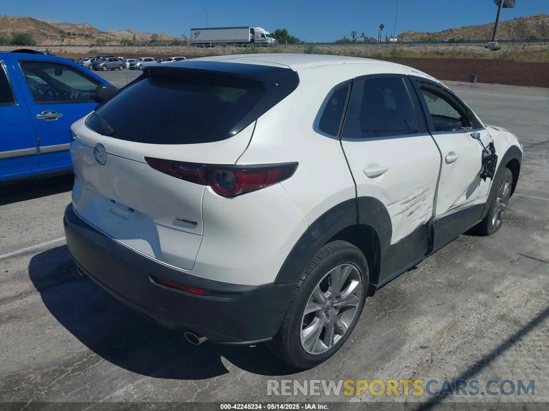 4 Photograph of a damaged car 3MVDMABL9MM309437 MAZDA CX-30 2021