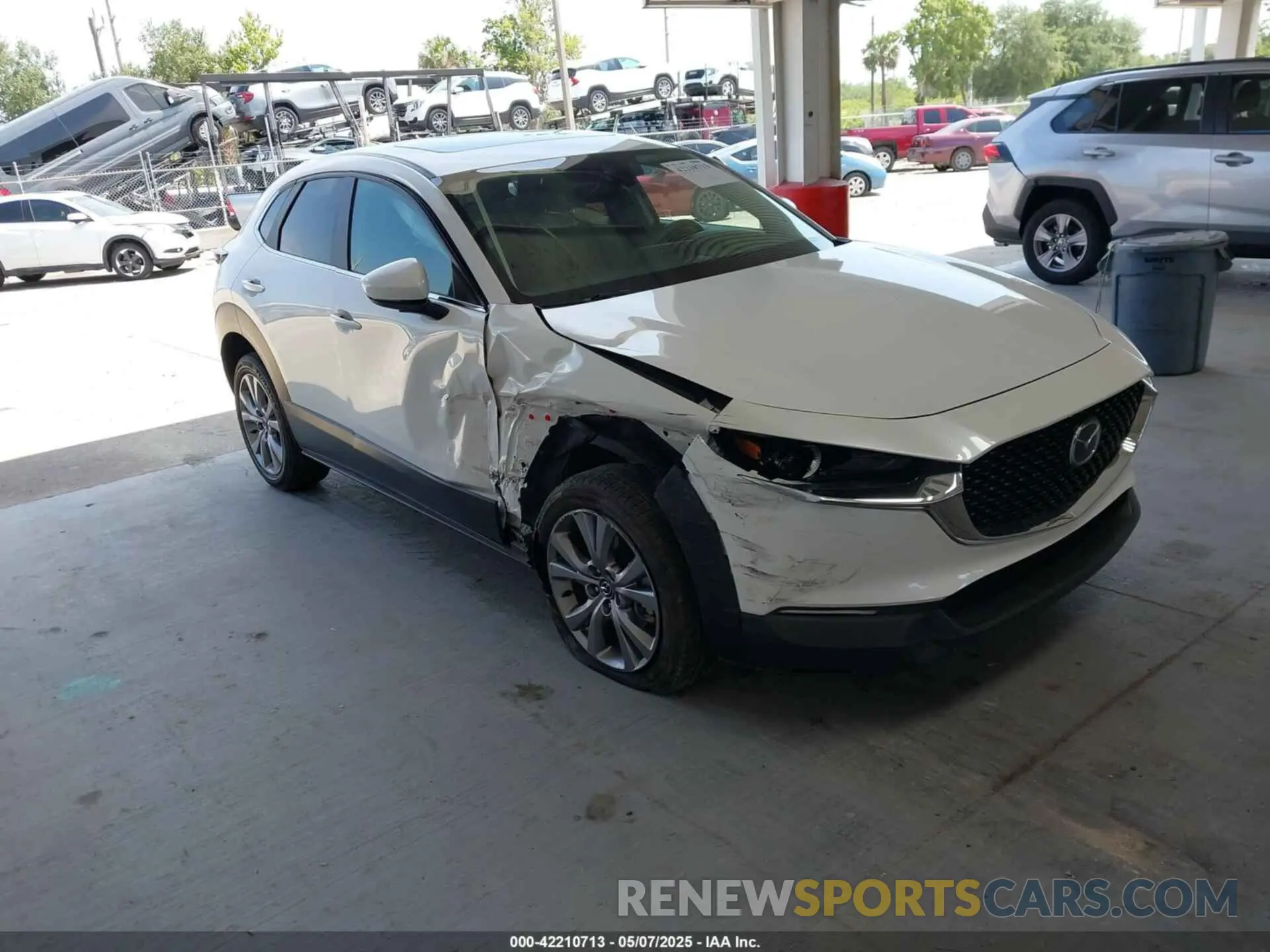 1 Photograph of a damaged car 3MVDMACL0MM228325 MAZDA CX-30 2021