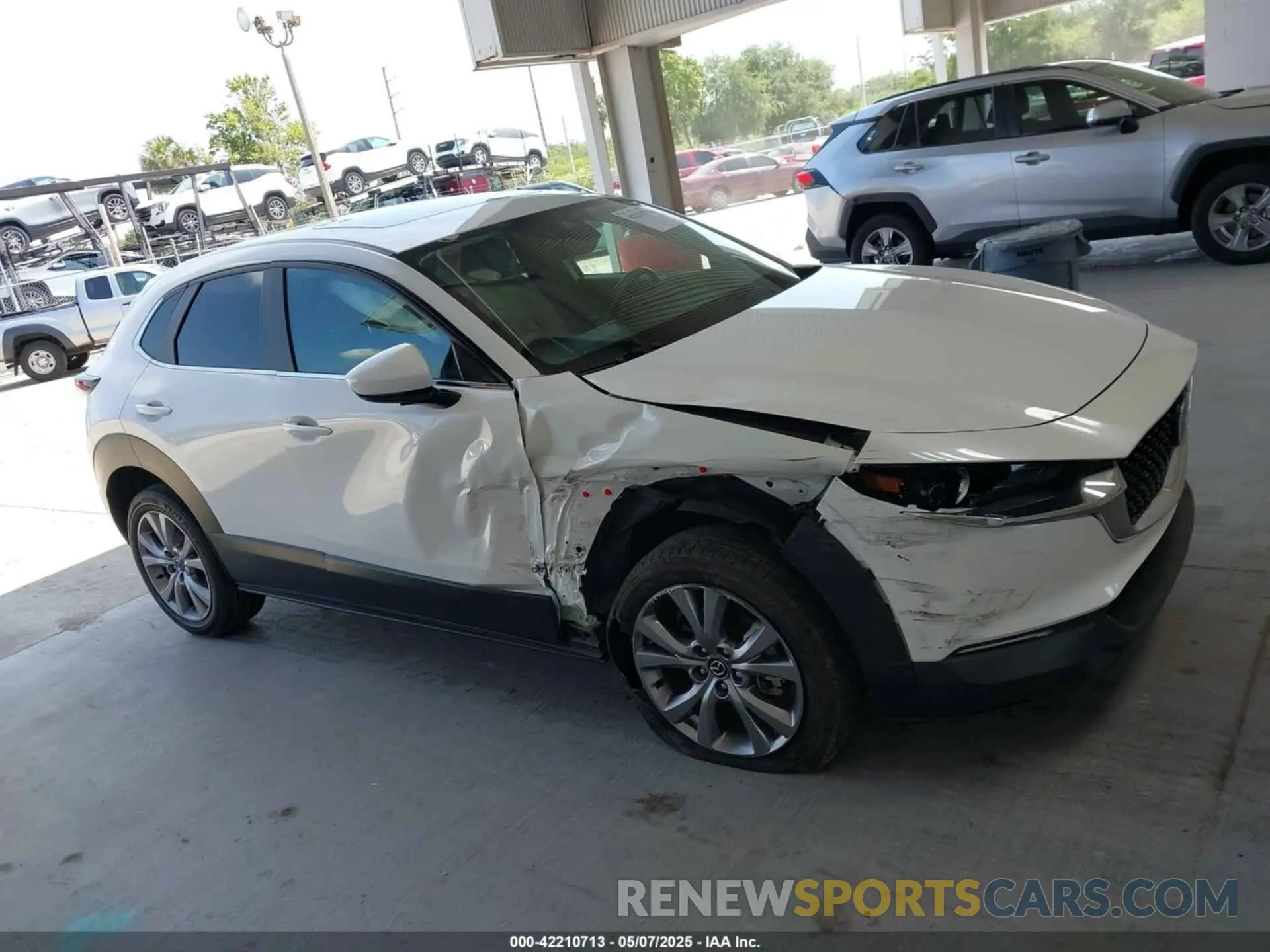 14 Photograph of a damaged car 3MVDMACL0MM228325 MAZDA CX-30 2021