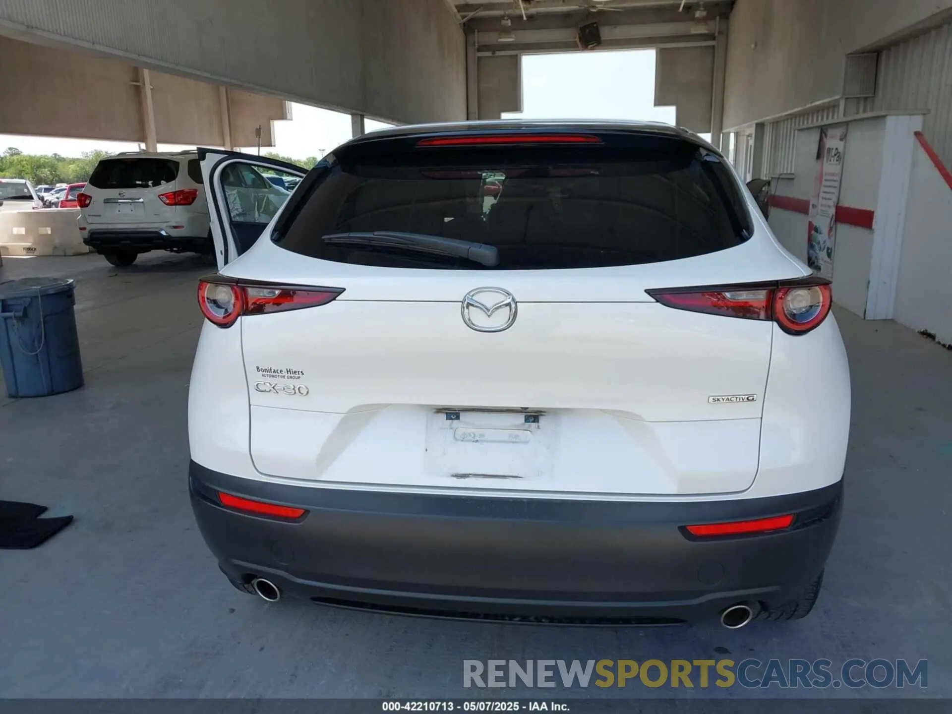 17 Photograph of a damaged car 3MVDMACL0MM228325 MAZDA CX-30 2021