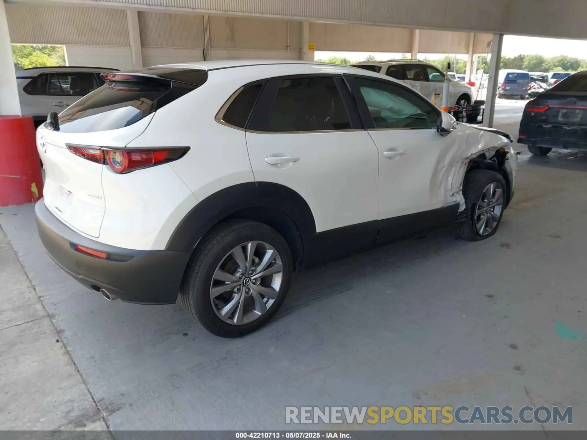 4 Photograph of a damaged car 3MVDMACL0MM228325 MAZDA CX-30 2021