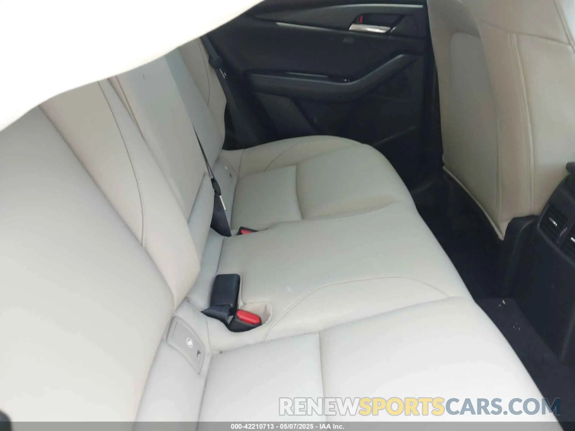 8 Photograph of a damaged car 3MVDMACL0MM228325 MAZDA CX-30 2021