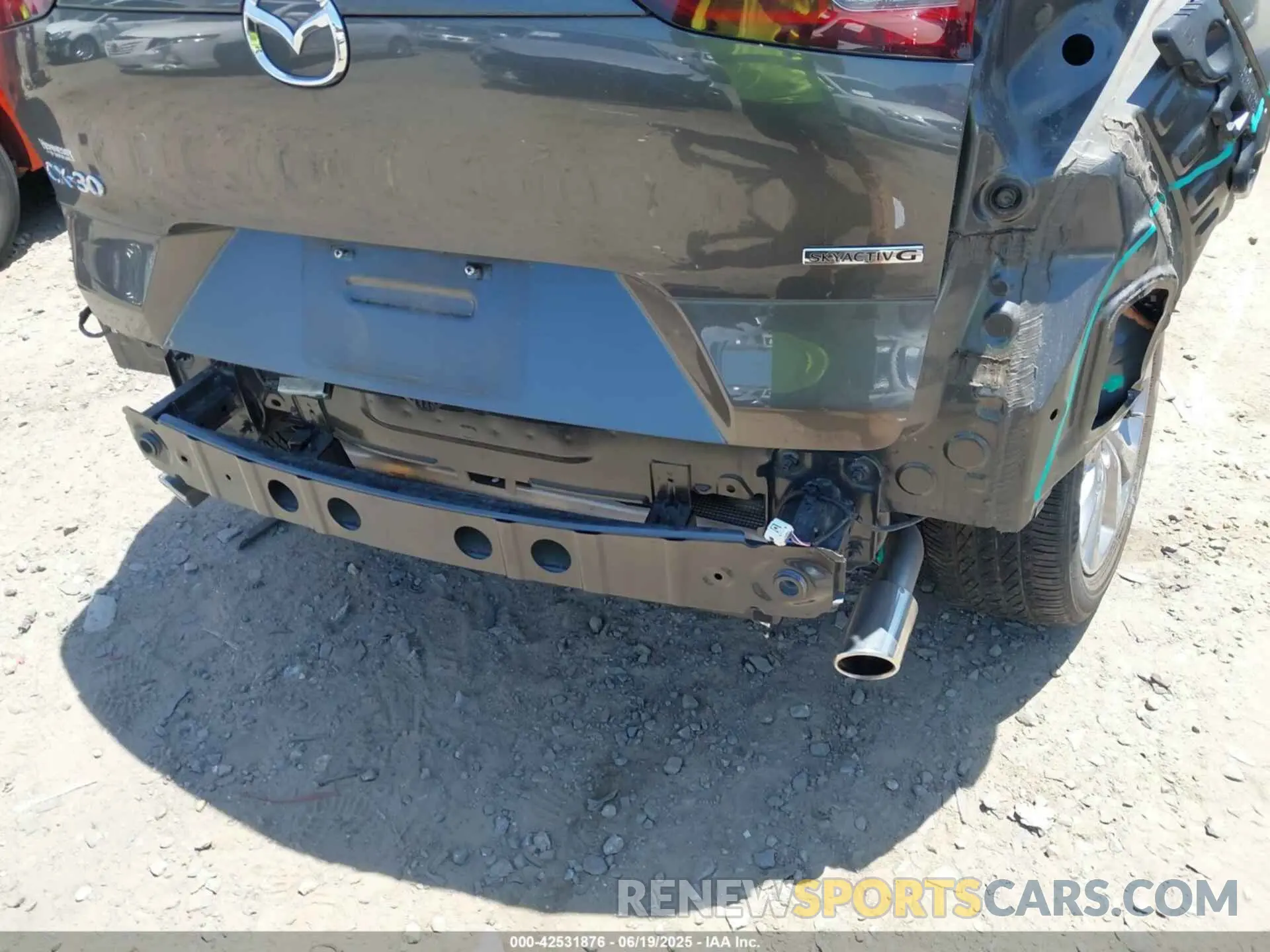 18 Photograph of a damaged car 3MVDMACL4MM213844 MAZDA CX-30 2021