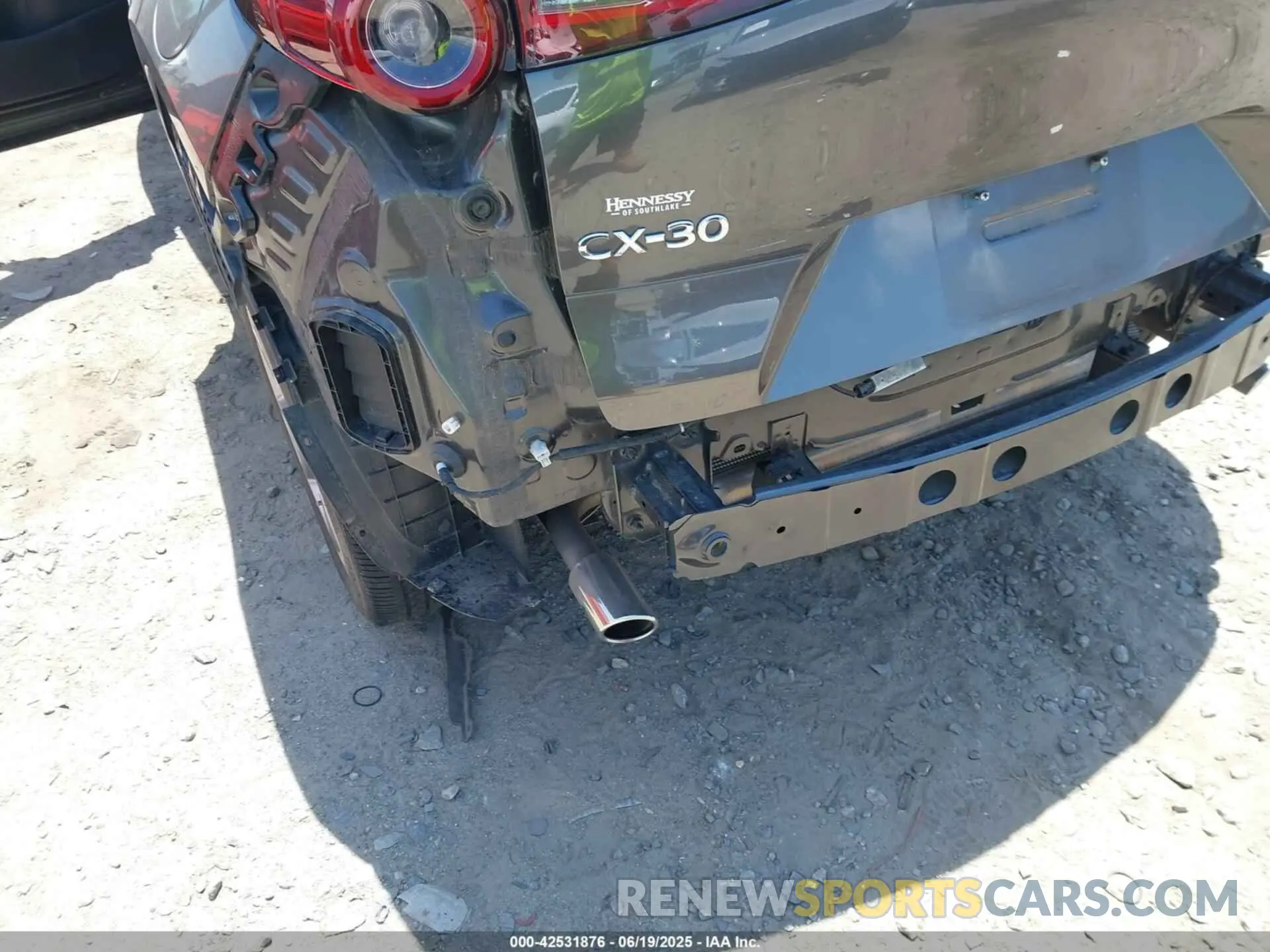 19 Photograph of a damaged car 3MVDMACL4MM213844 MAZDA CX-30 2021