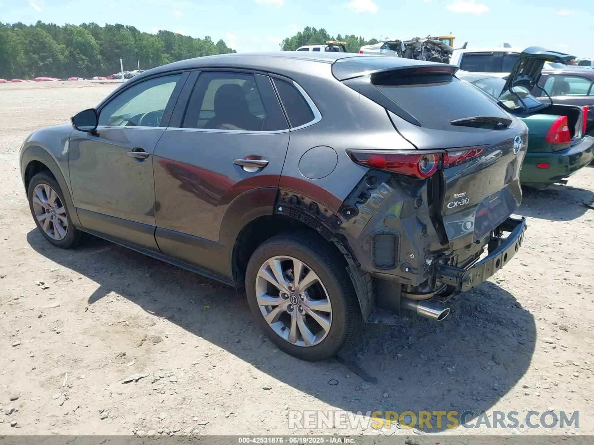 3 Photograph of a damaged car 3MVDMACL4MM213844 MAZDA CX-30 2021