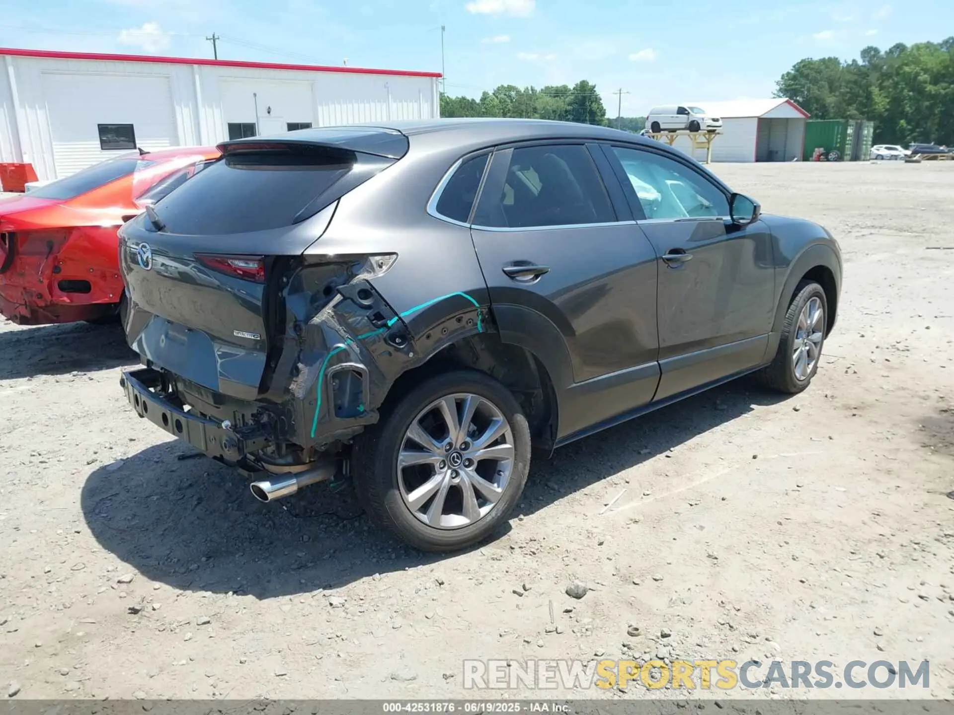 4 Photograph of a damaged car 3MVDMACL4MM213844 MAZDA CX-30 2021