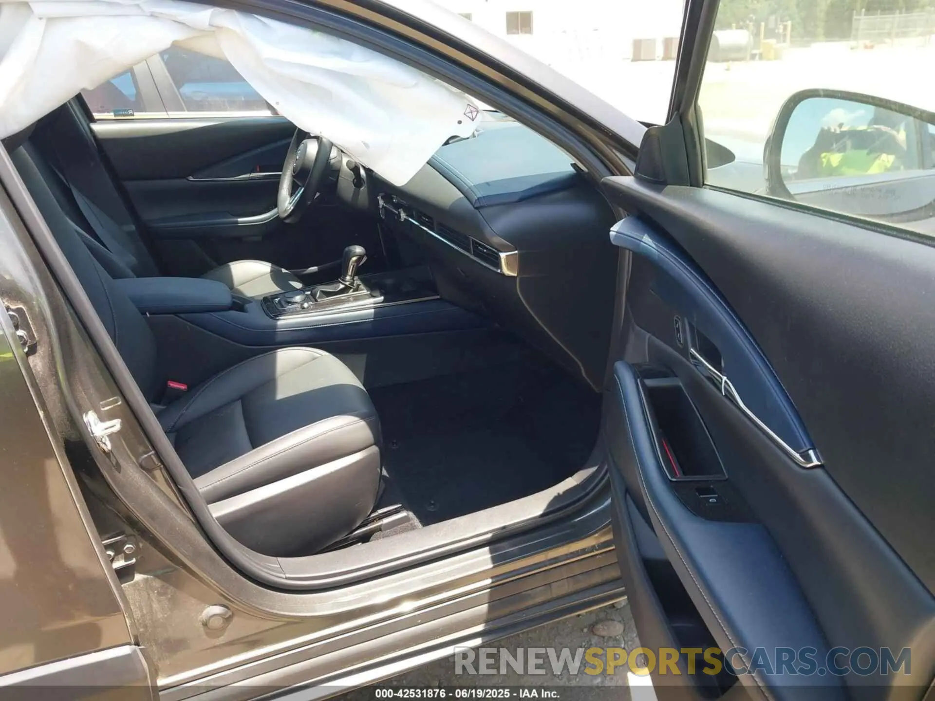 5 Photograph of a damaged car 3MVDMACL4MM213844 MAZDA CX-30 2021