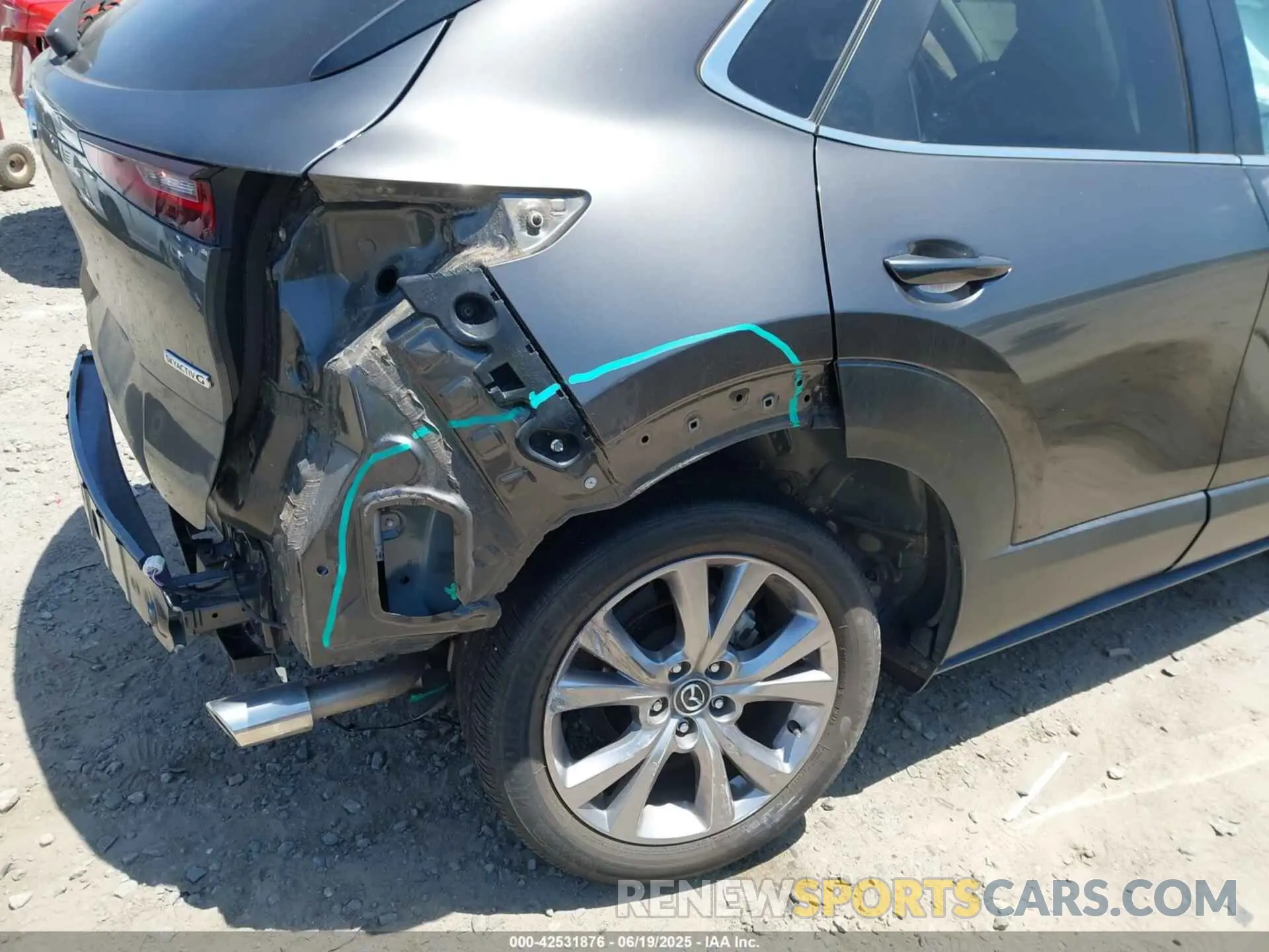 6 Photograph of a damaged car 3MVDMACL4MM213844 MAZDA CX-30 2021