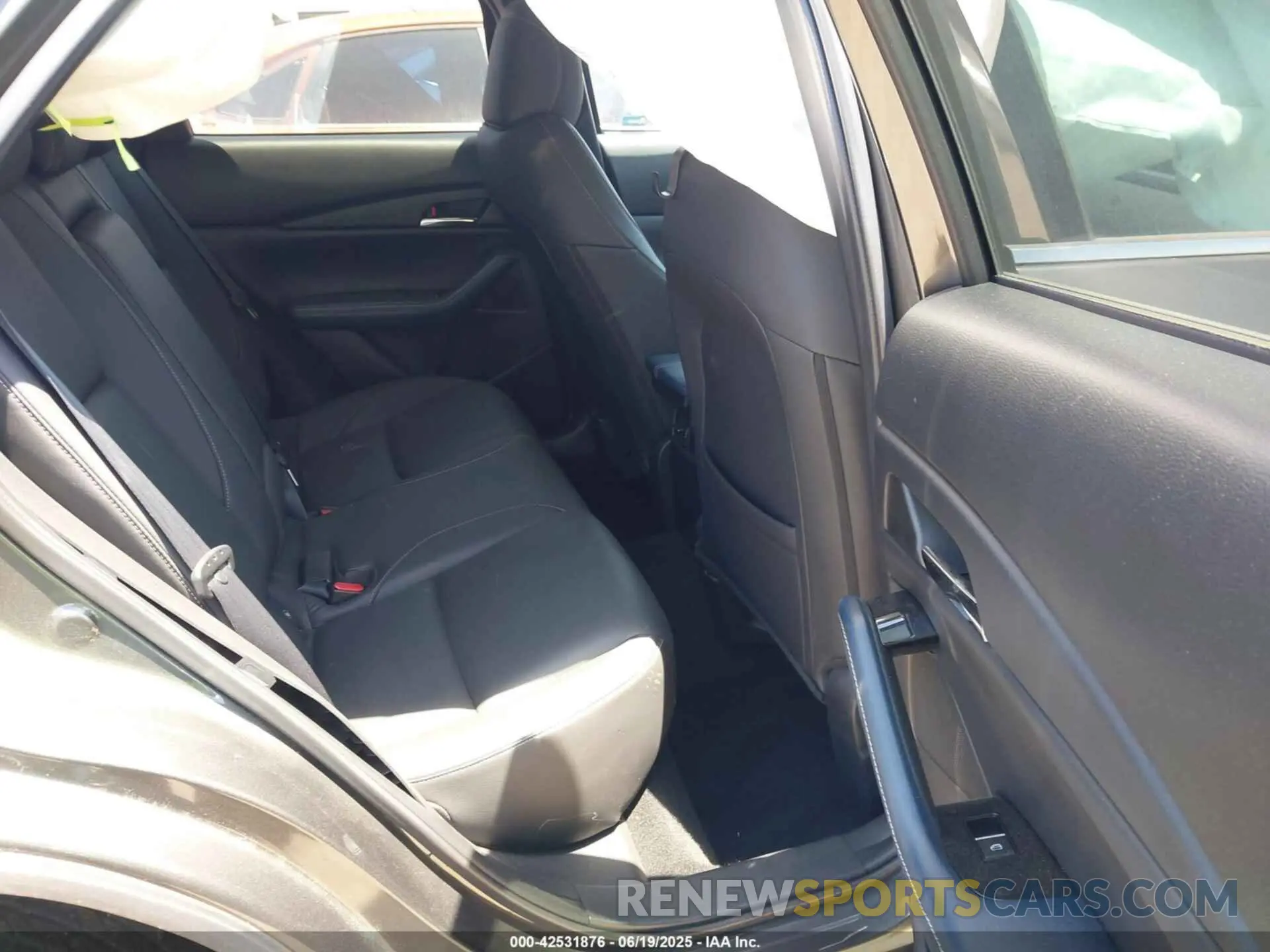 8 Photograph of a damaged car 3MVDMACL4MM213844 MAZDA CX-30 2021