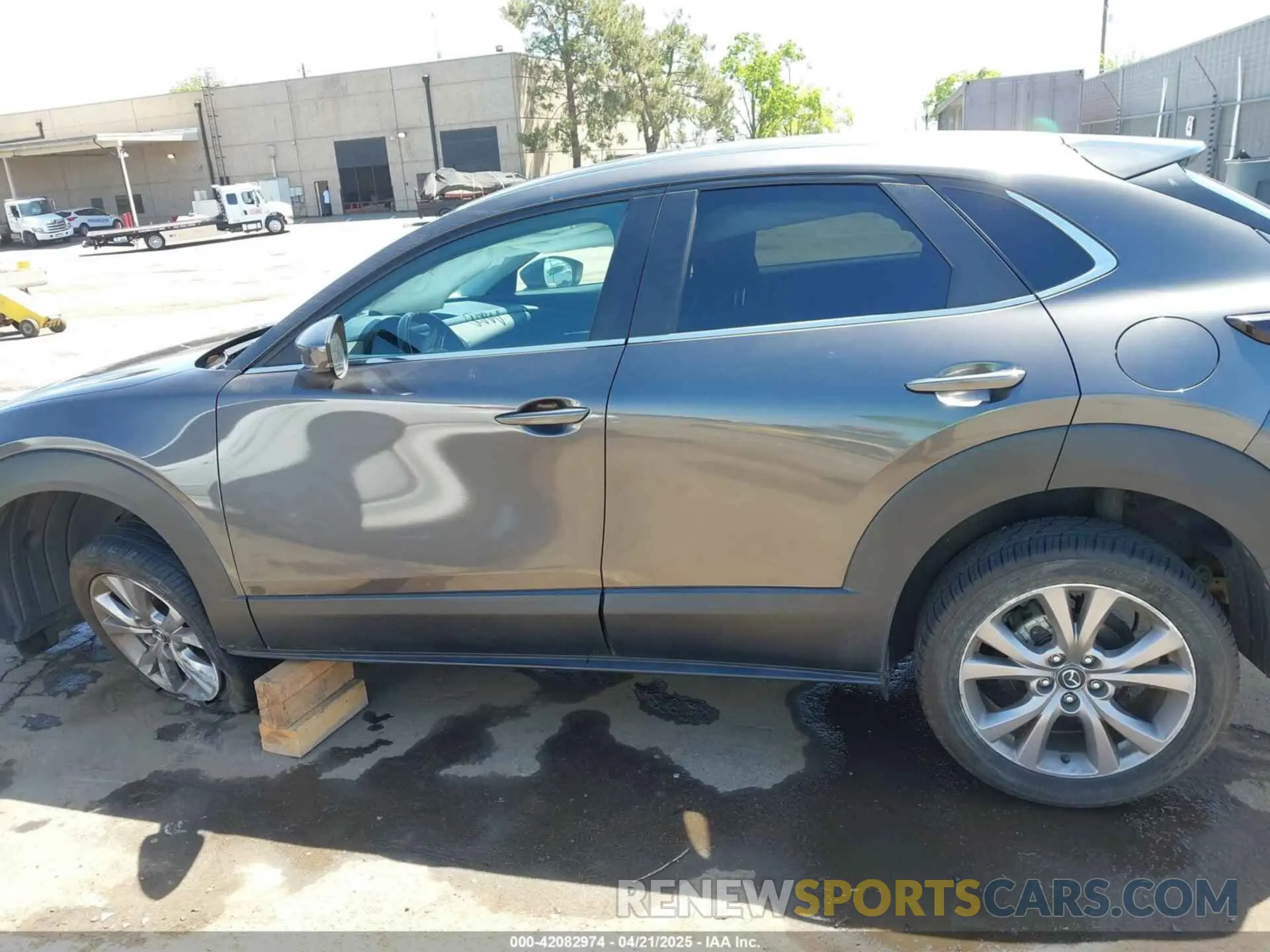 14 Photograph of a damaged car 3MVDMACL6MM216776 MAZDA CX-30 2021