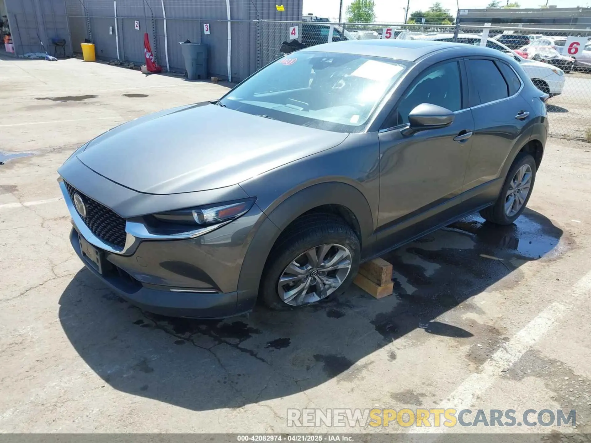 2 Photograph of a damaged car 3MVDMACL6MM216776 MAZDA CX-30 2021