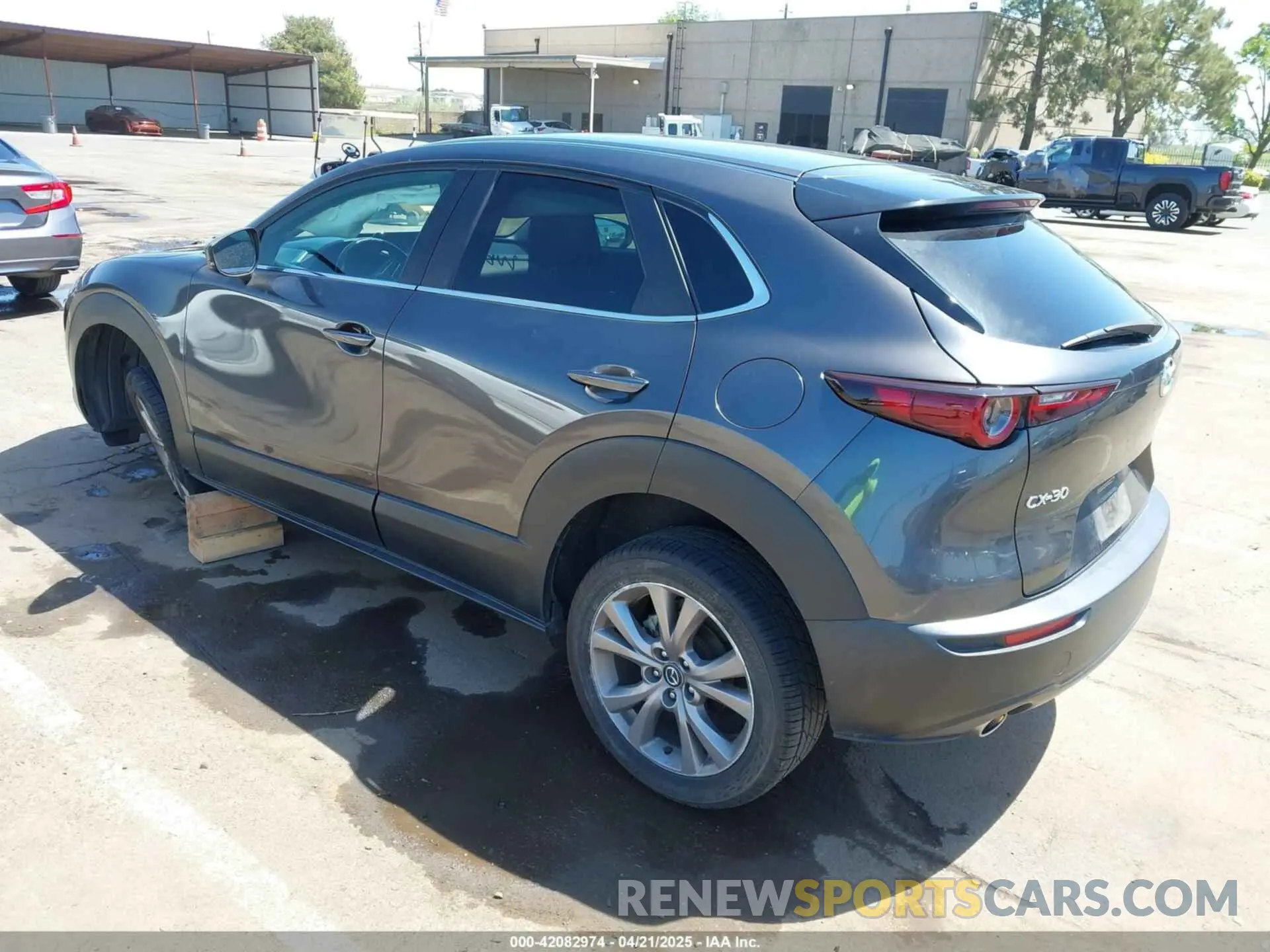3 Photograph of a damaged car 3MVDMACL6MM216776 MAZDA CX-30 2021