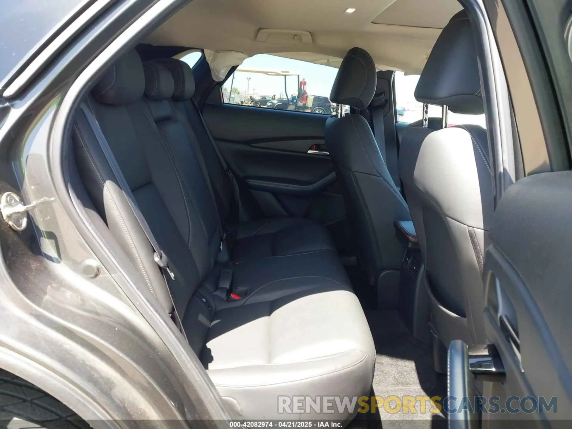 8 Photograph of a damaged car 3MVDMACL6MM216776 MAZDA CX-30 2021