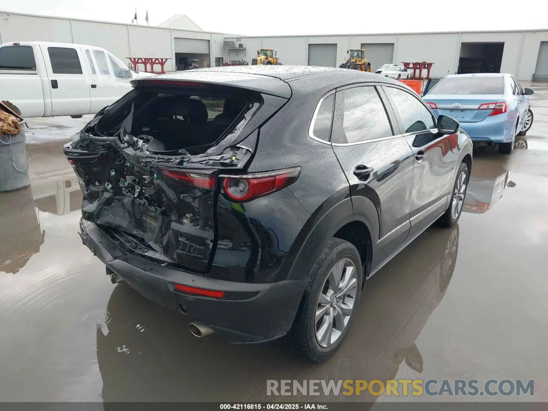 4 Photograph of a damaged car 3MVDMACL9MM227500 MAZDA CX-30 2021