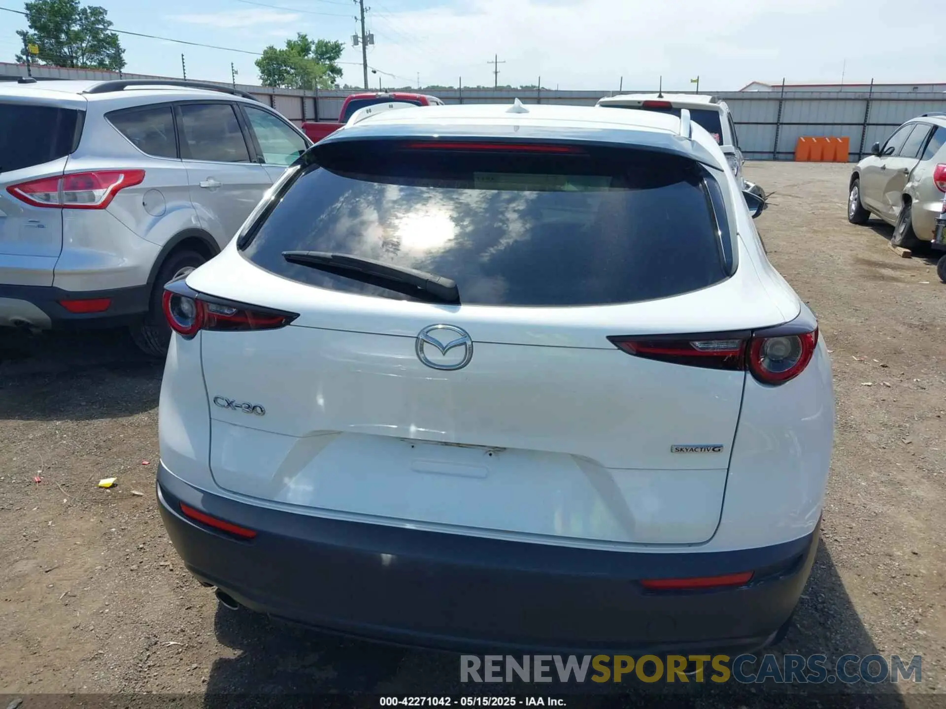 17 Photograph of a damaged car 3MVDMADLXMM315664 MAZDA CX-30 2021