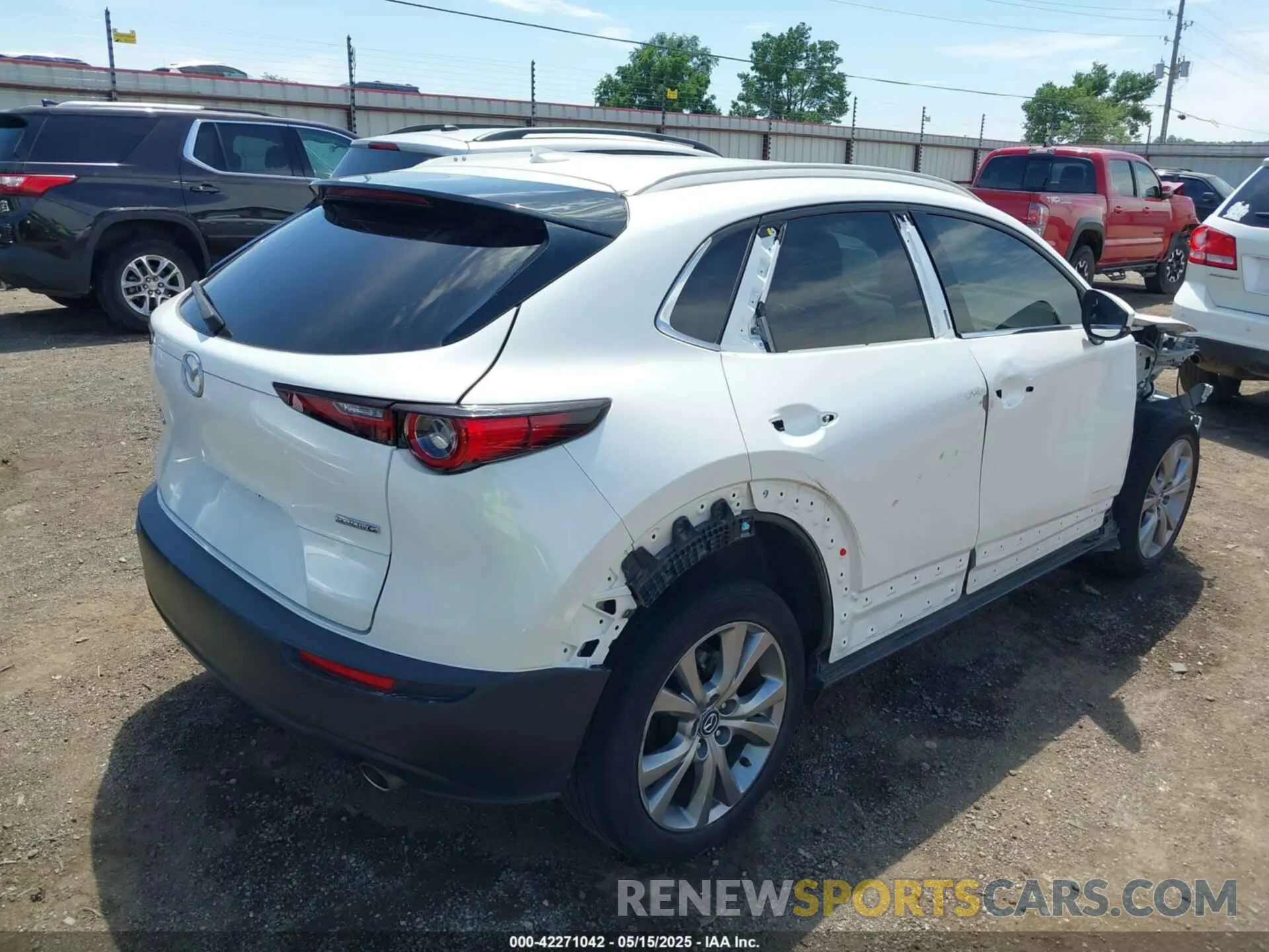 4 Photograph of a damaged car 3MVDMADLXMM315664 MAZDA CX-30 2021