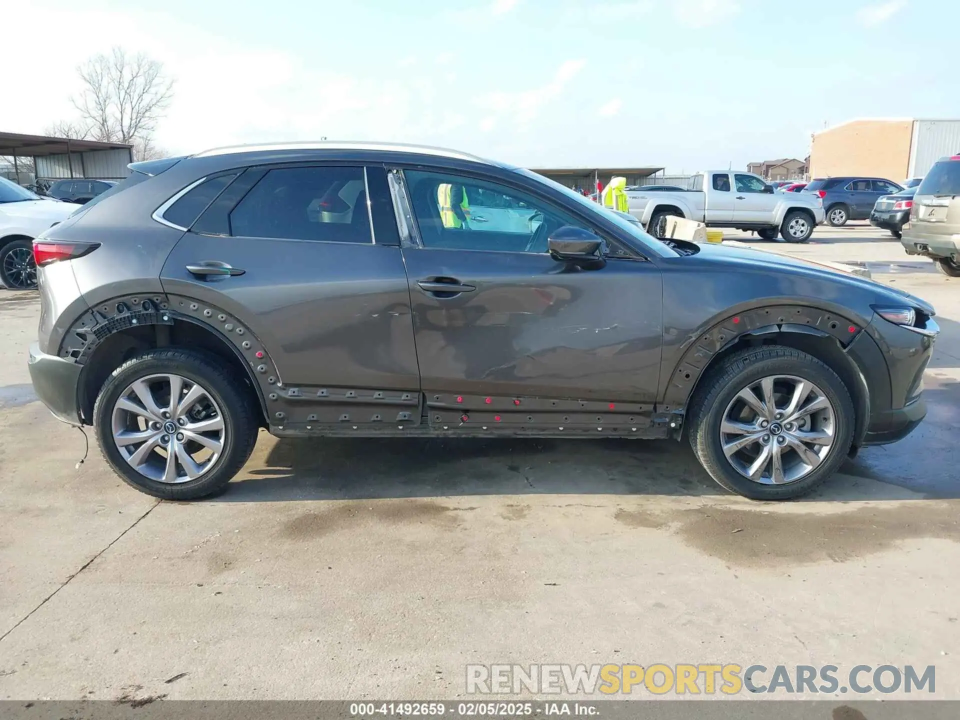 14 Photograph of a damaged car 3MVDMADM5MM215299 MAZDA CX-30 2021