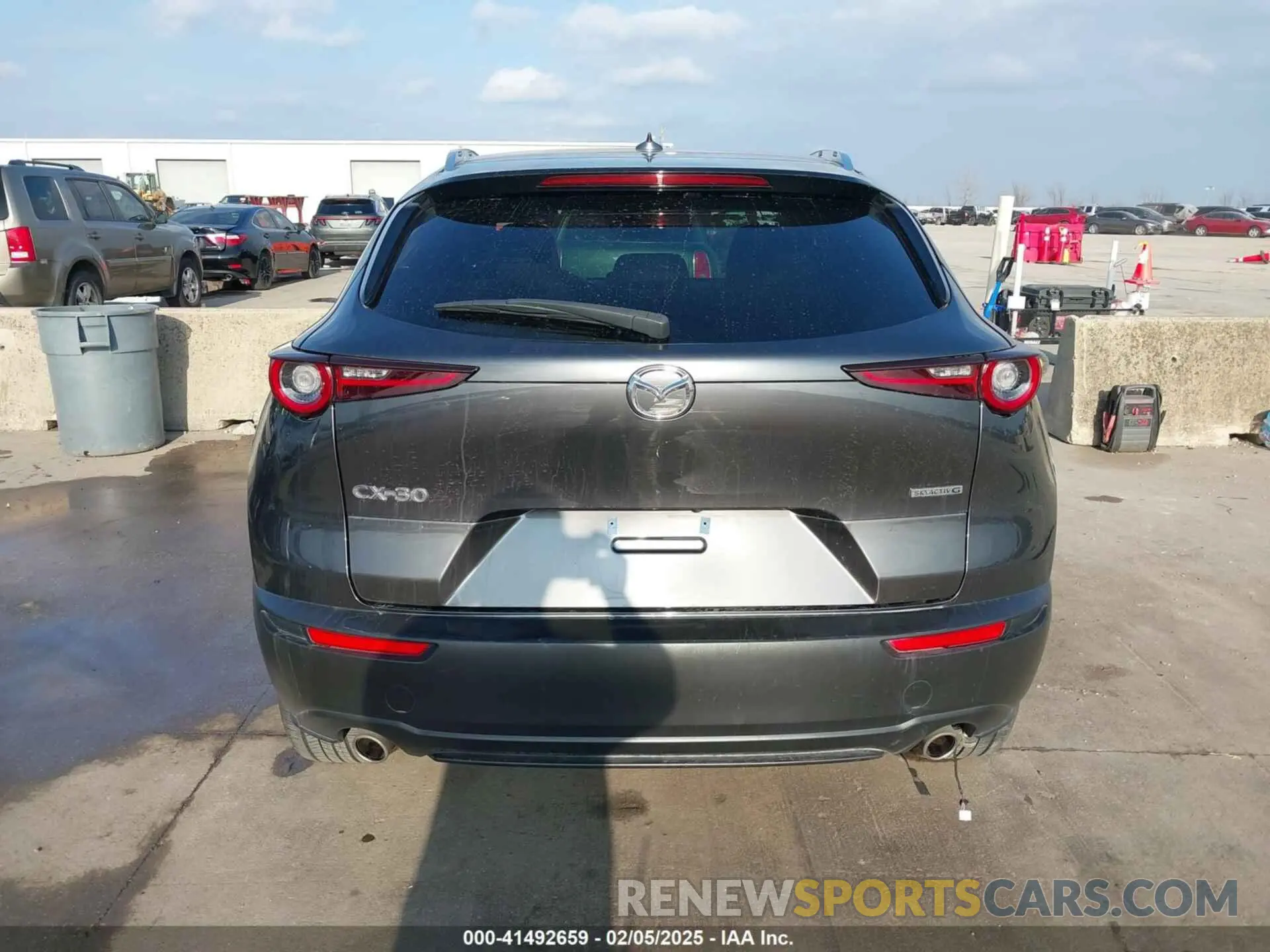 17 Photograph of a damaged car 3MVDMADM5MM215299 MAZDA CX-30 2021