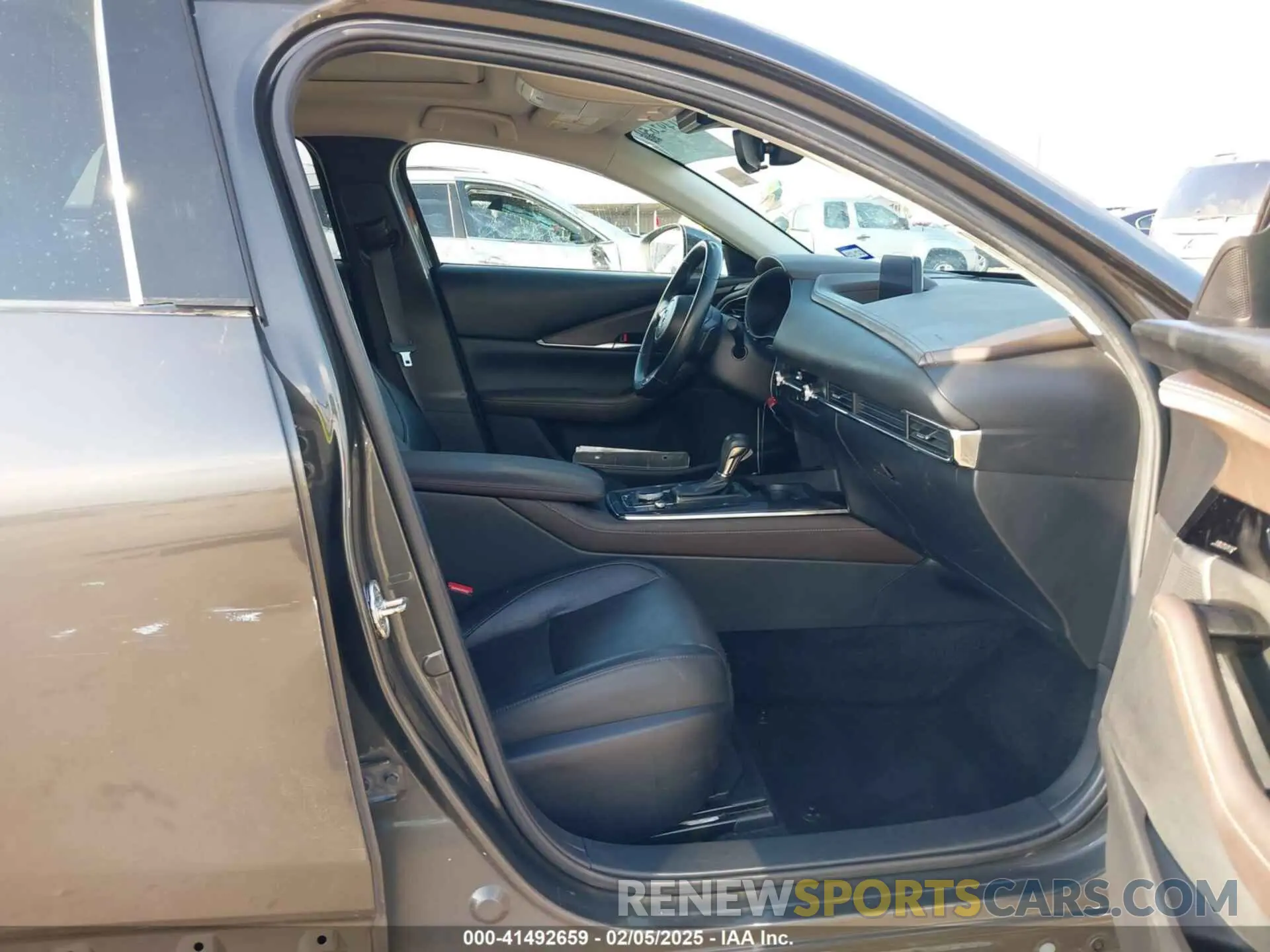 5 Photograph of a damaged car 3MVDMADM5MM215299 MAZDA CX-30 2021