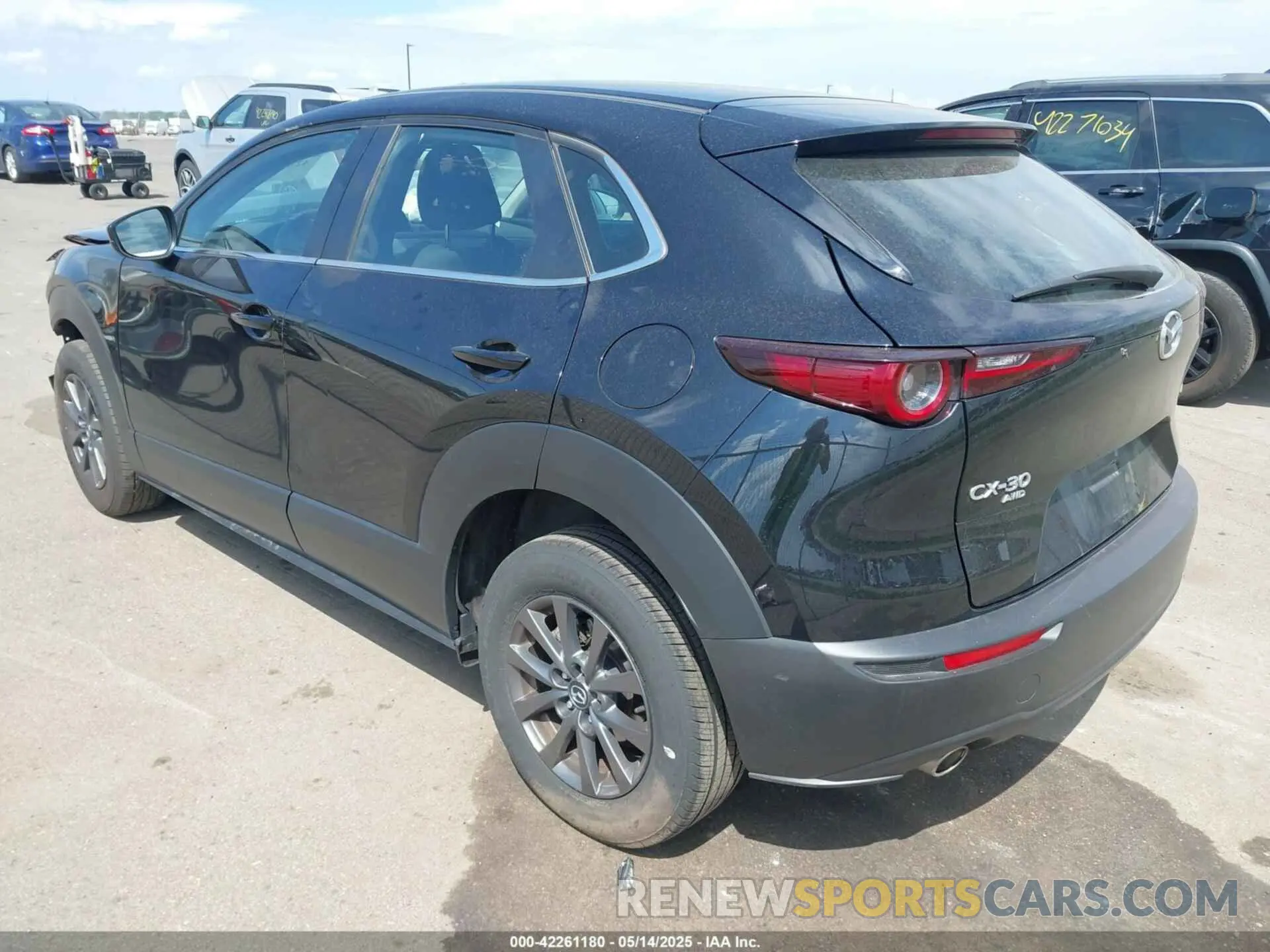 3 Photograph of a damaged car 3MVDMBAL0MM254030 MAZDA CX-30 2021
