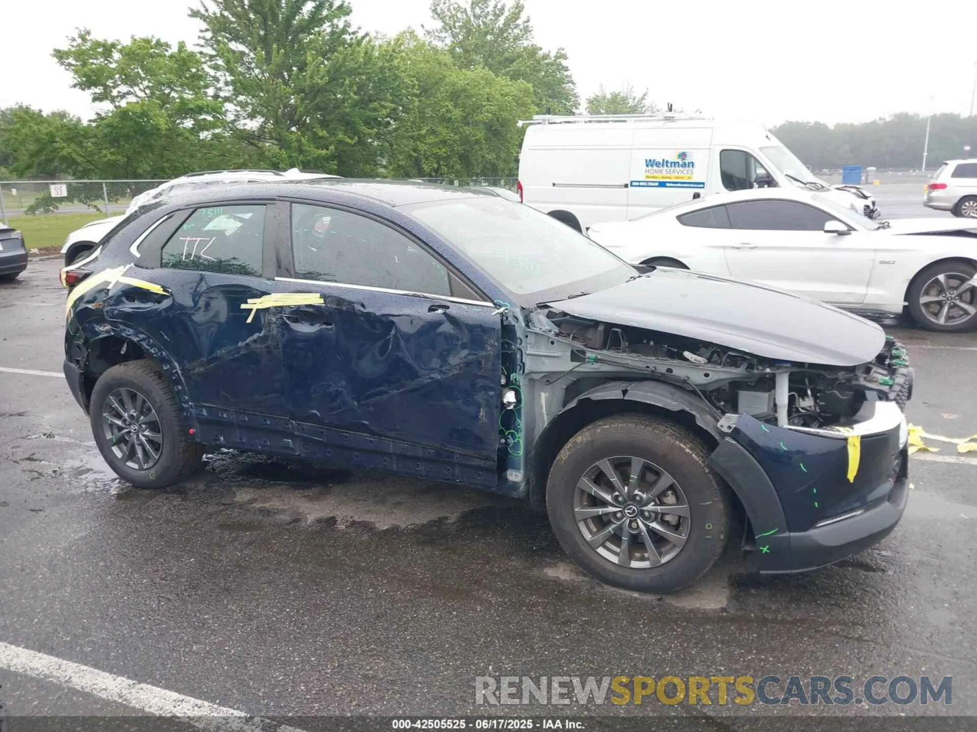 17 Photograph of a damaged car 3MVDMBAL5MM254086 MAZDA CX-30 2021