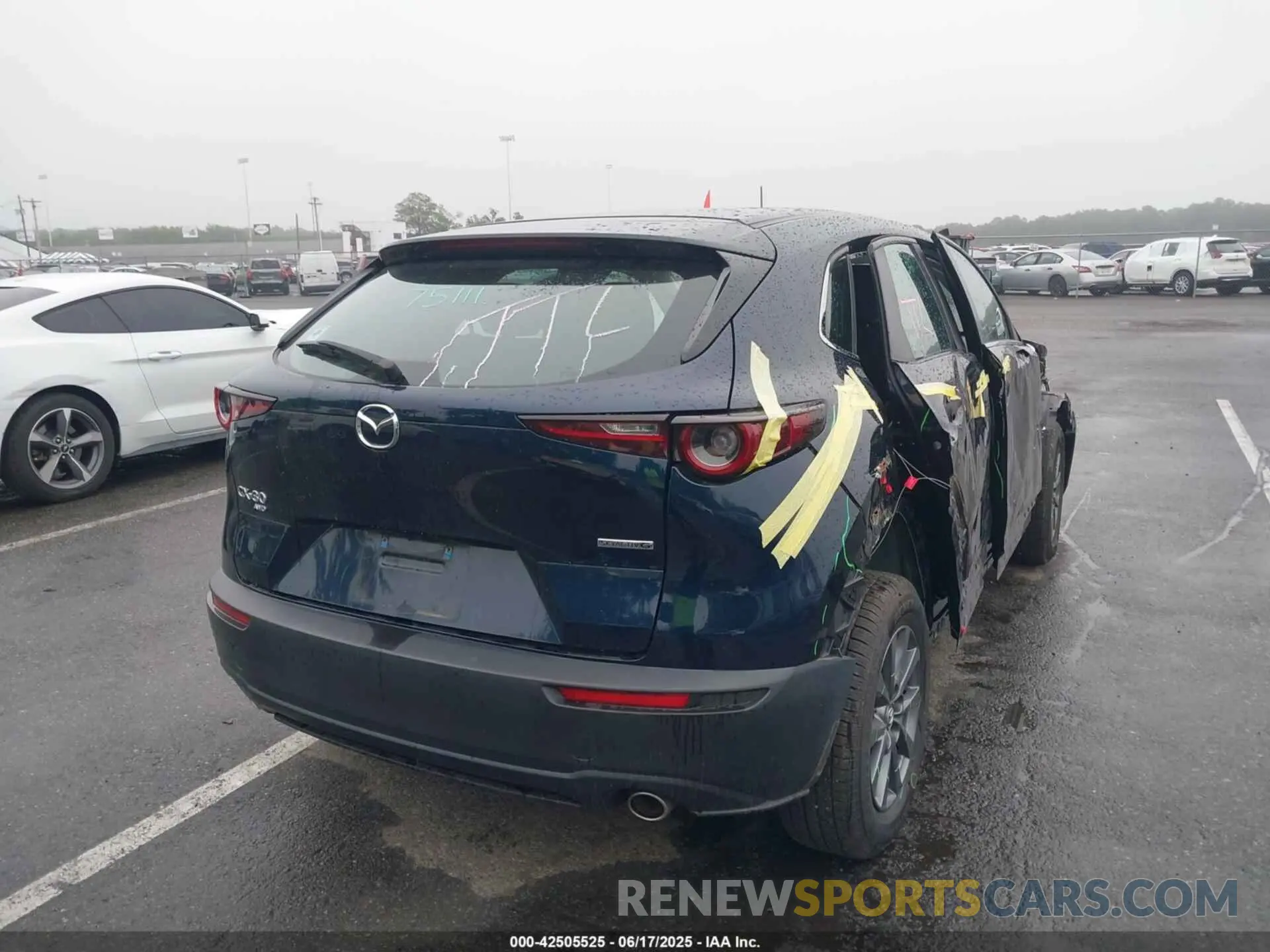 4 Photograph of a damaged car 3MVDMBAL5MM254086 MAZDA CX-30 2021