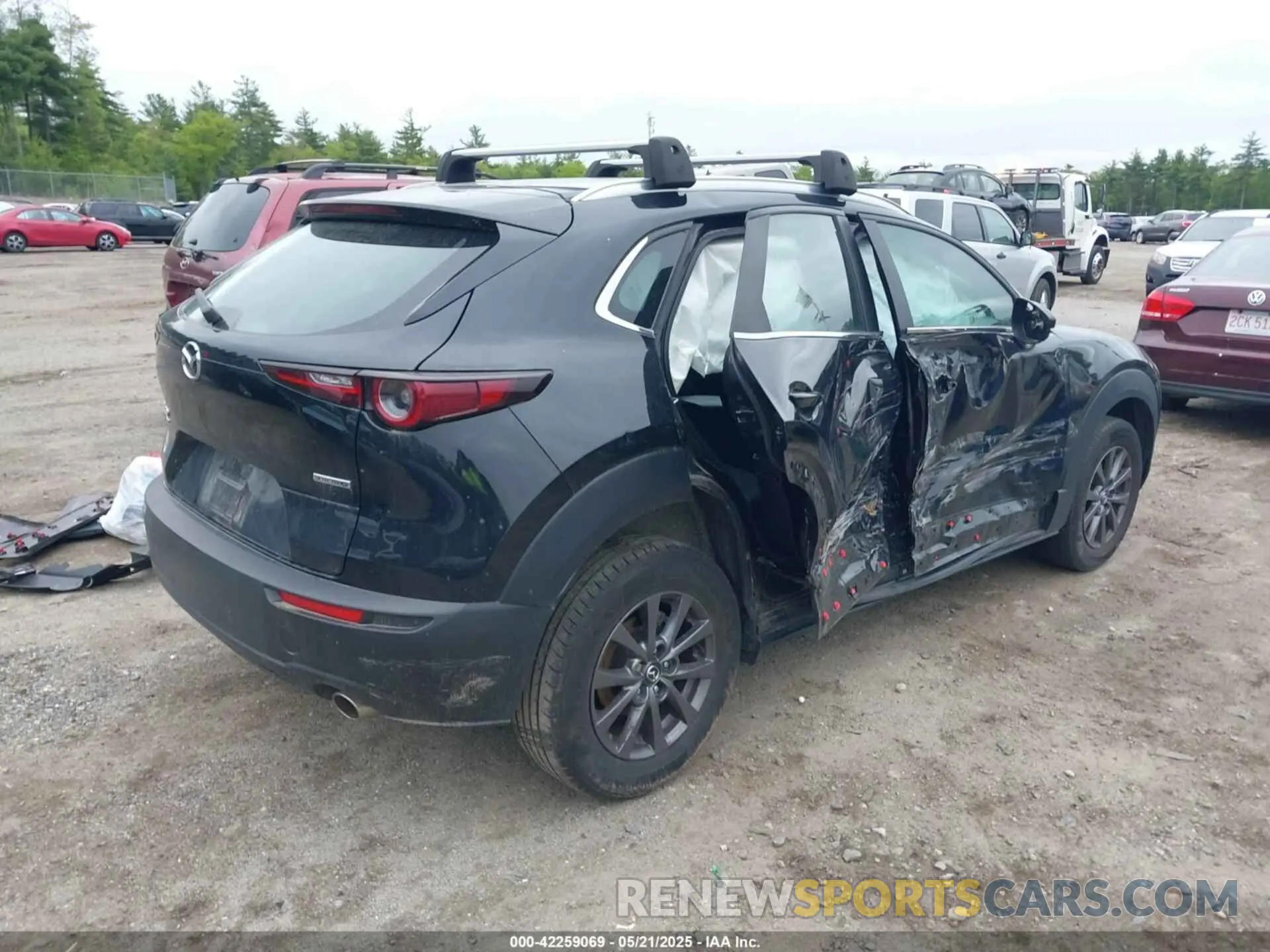 4 Photograph of a damaged car 3MVDMBAL6MM216396 MAZDA CX-30 2021