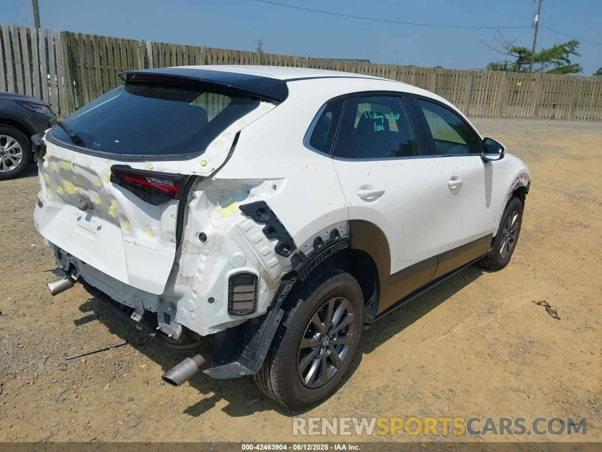 4 Photograph of a damaged car 3MVDMBAL7MM232767 MAZDA CX-30 2021