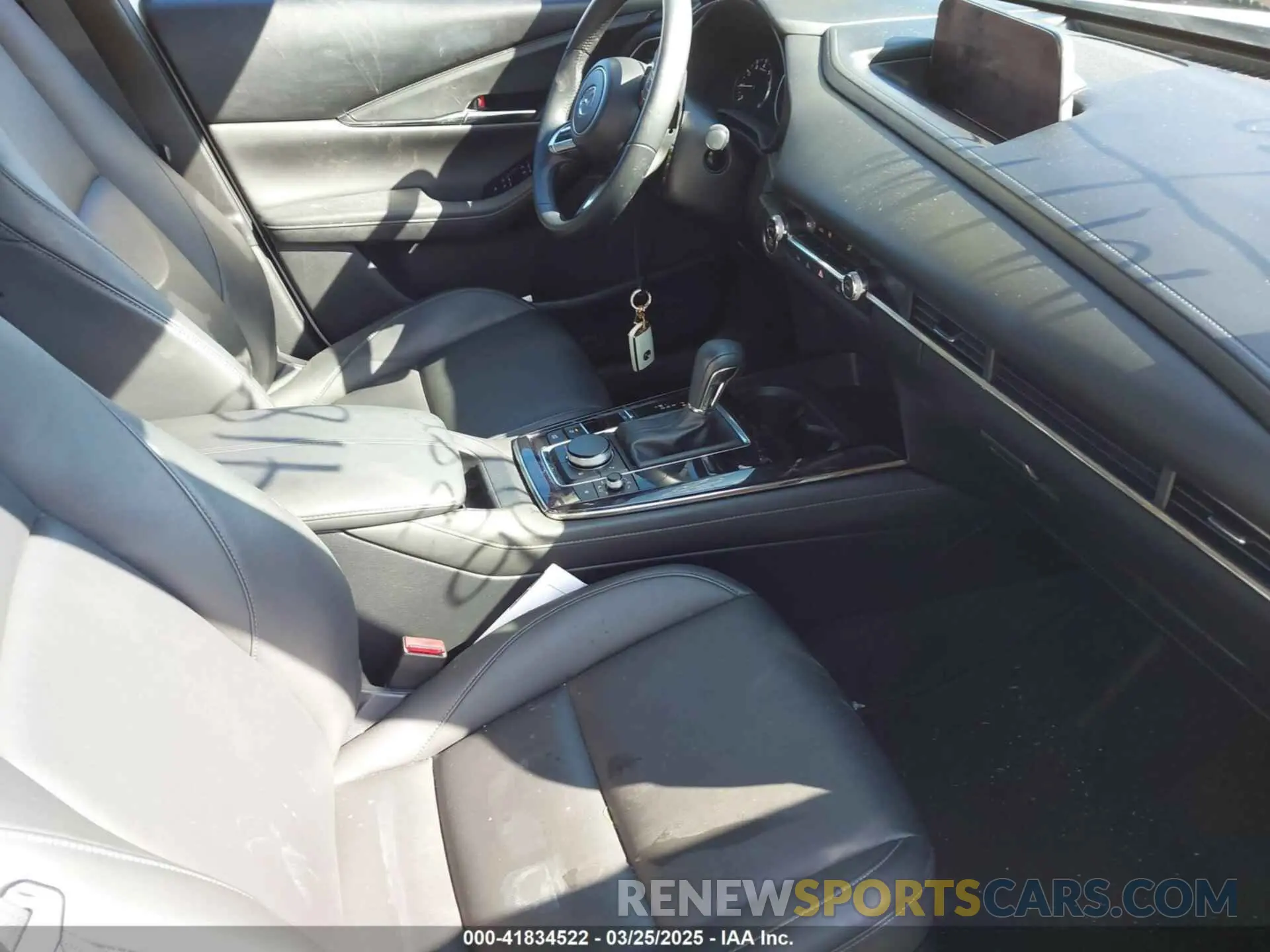 5 Photograph of a damaged car 3MVDMBAYXMM250823 MAZDA CX-30 2021