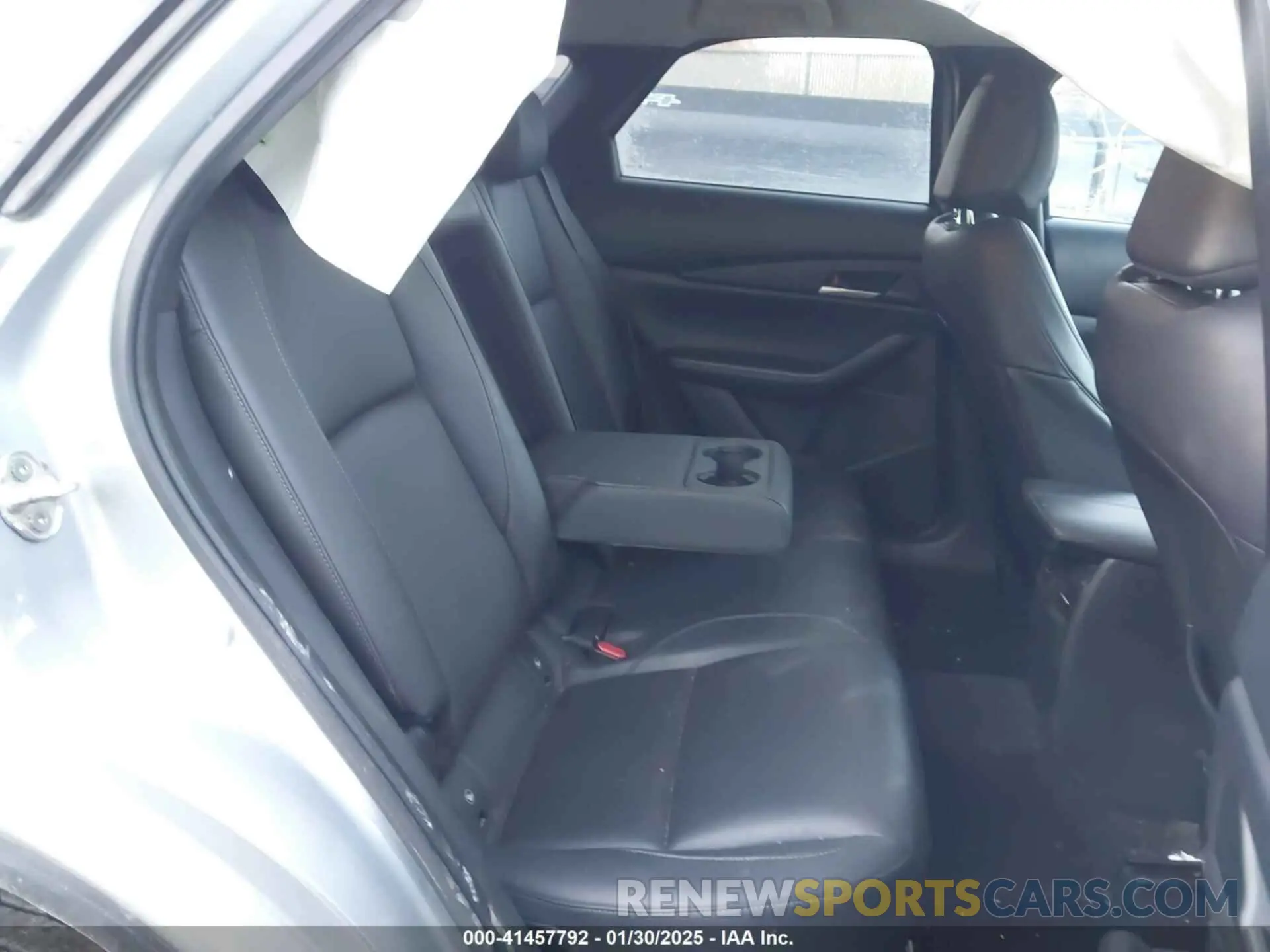 8 Photograph of a damaged car 3MVDMBBL0MM237386 MAZDA CX-30 2021