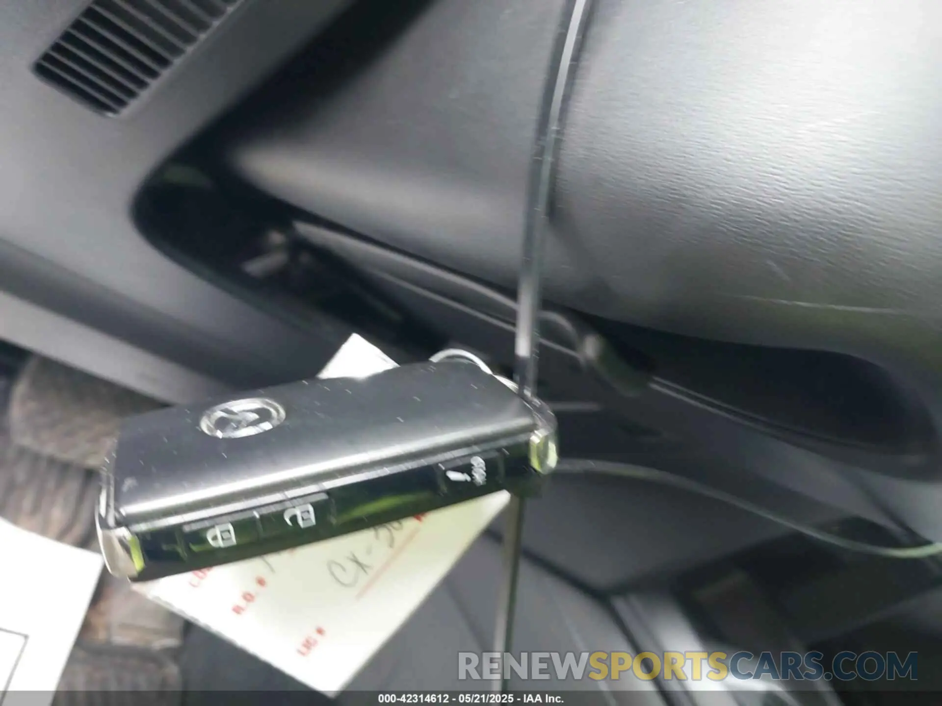 11 Photograph of a damaged car 3MVDMBBL0MM237677 MAZDA CX-30 2021
