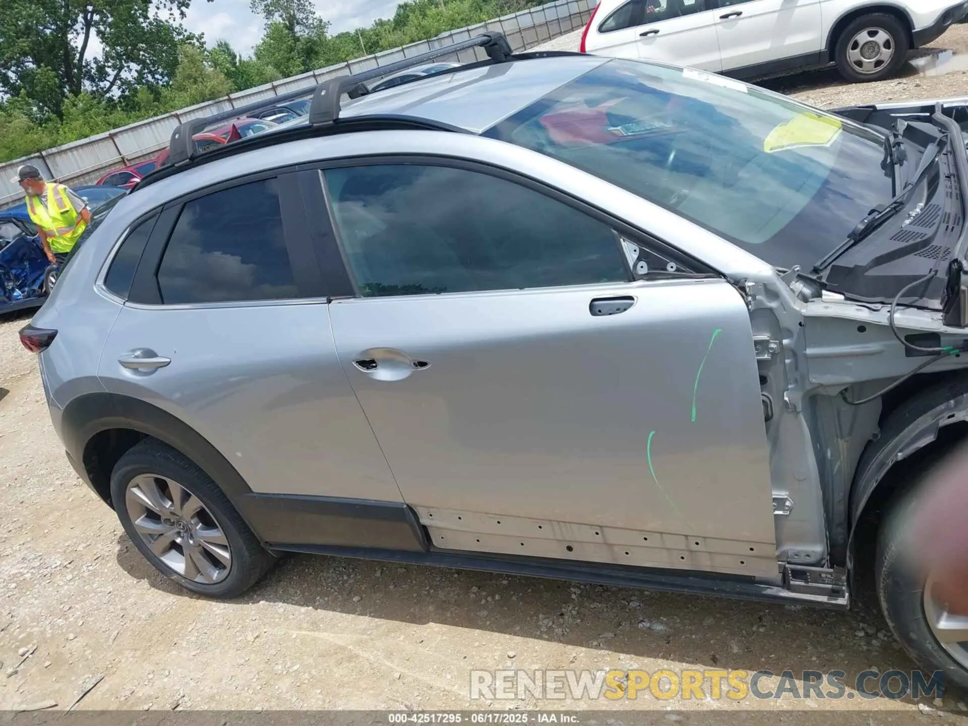 14 Photograph of a damaged car 3MVDMBBL1MM245514 MAZDA CX-30 2021