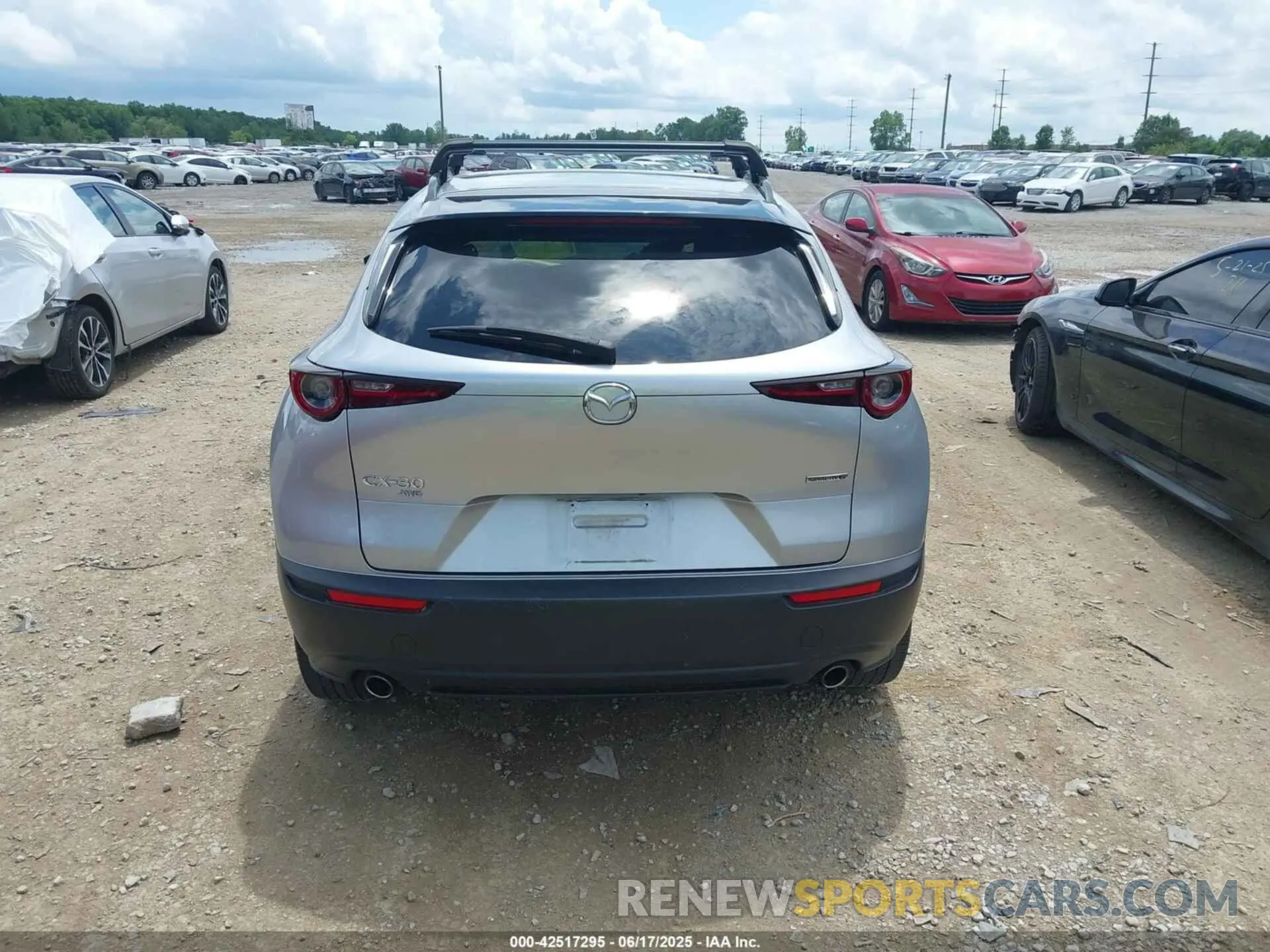17 Photograph of a damaged car 3MVDMBBL1MM245514 MAZDA CX-30 2021