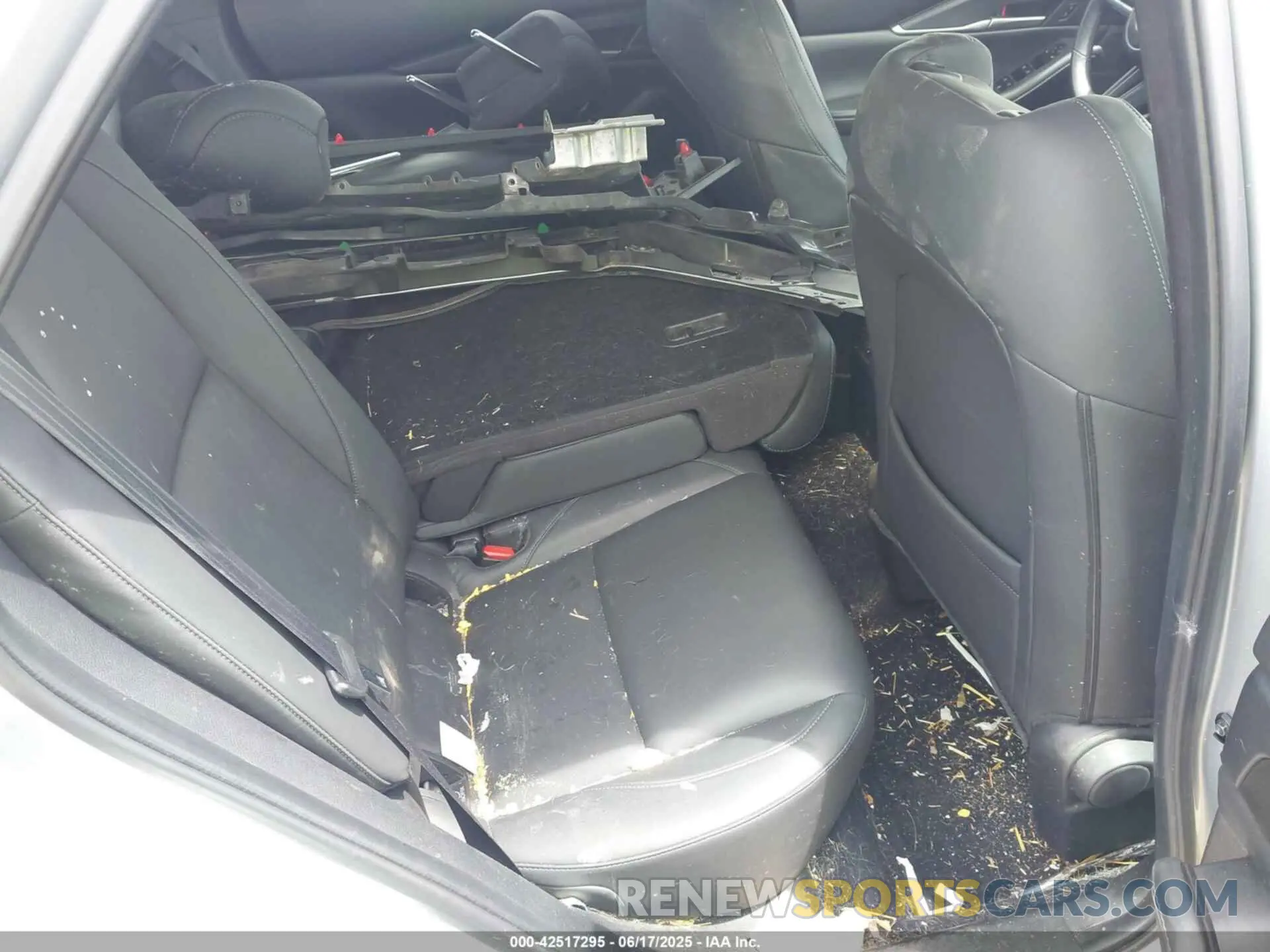8 Photograph of a damaged car 3MVDMBBL1MM245514 MAZDA CX-30 2021