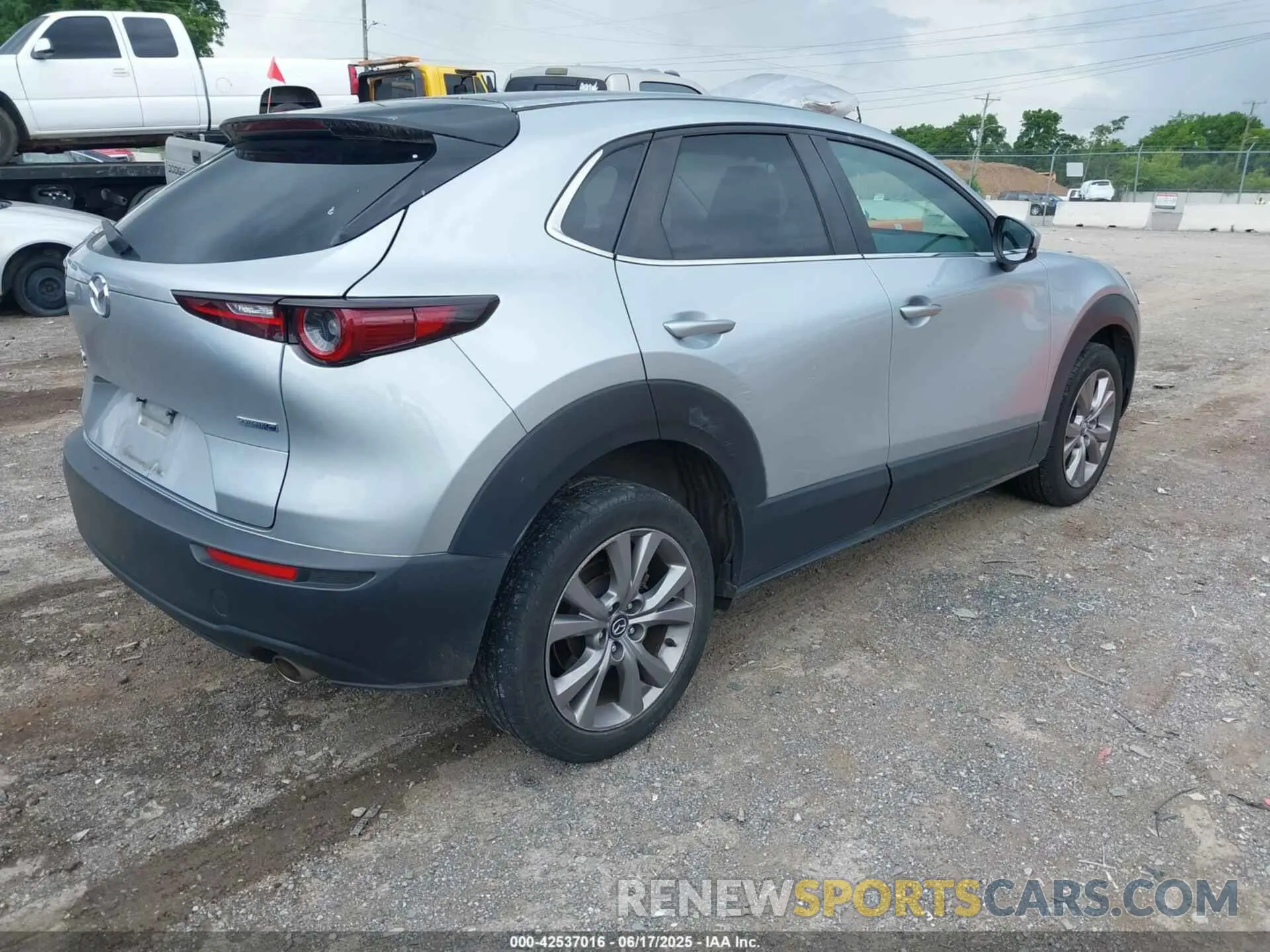 4 Photograph of a damaged car 3MVDMBBL4MM240615 MAZDA CX-30 2021