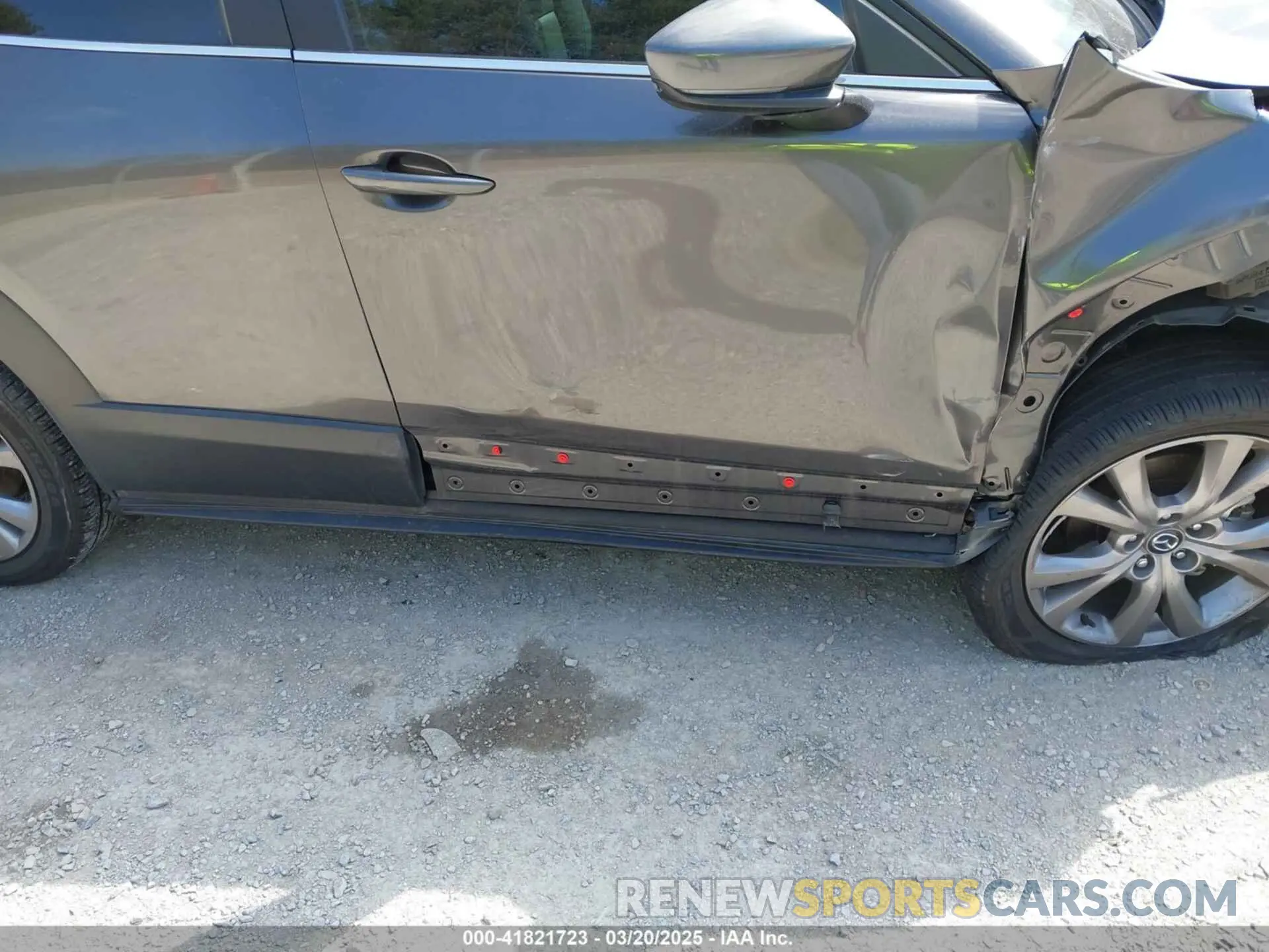 17 Photograph of a damaged car 3MVDMBBL5MM224326 MAZDA CX-30 2021