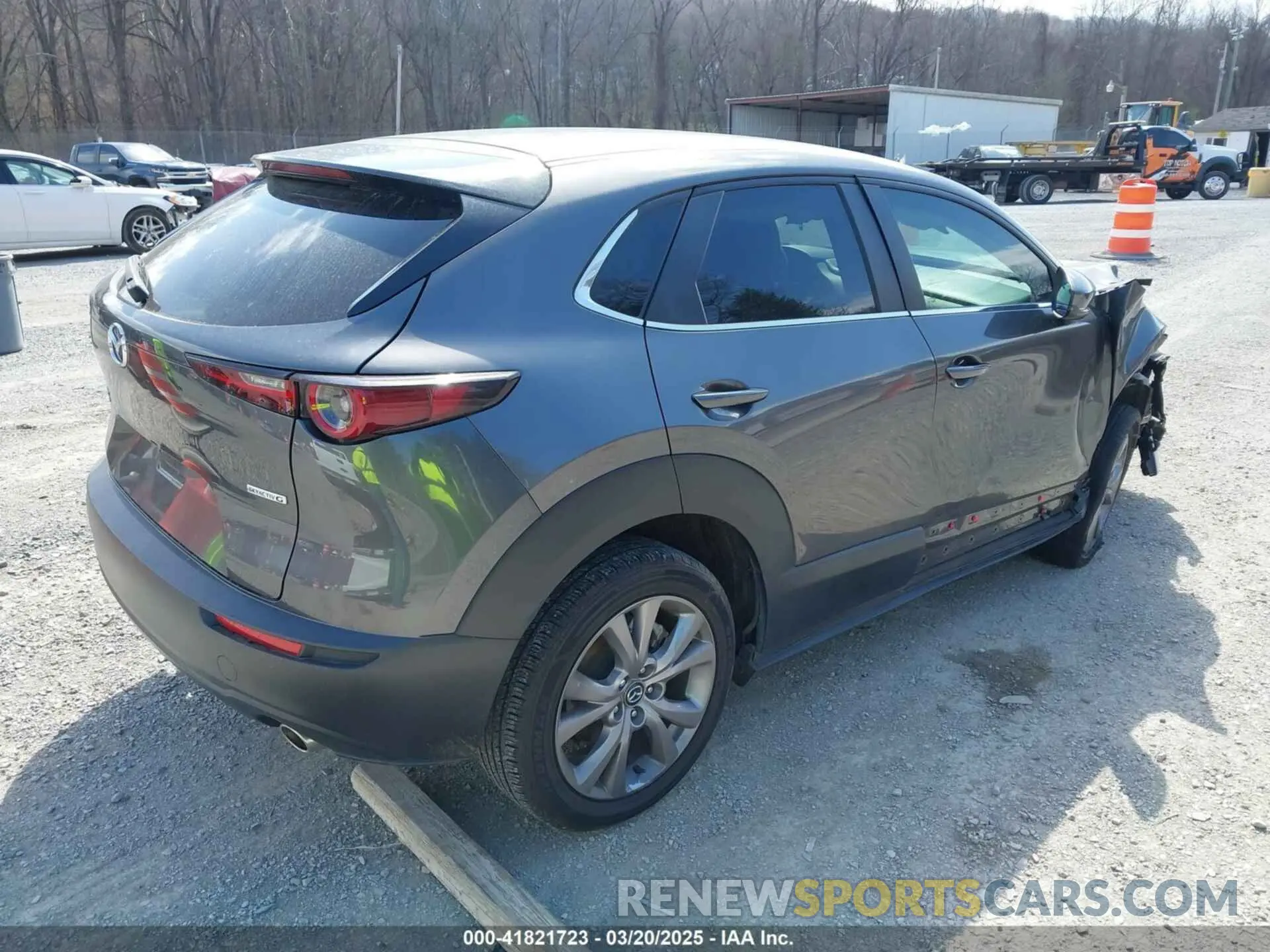 4 Photograph of a damaged car 3MVDMBBL5MM224326 MAZDA CX-30 2021