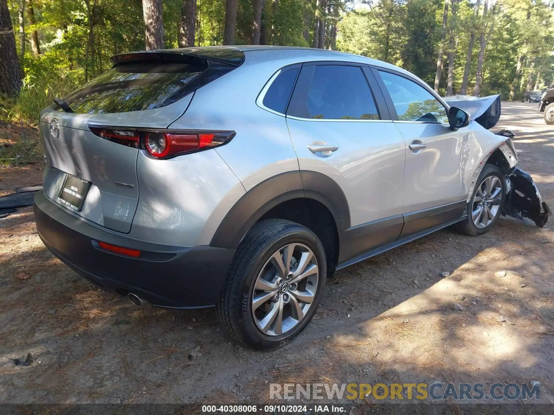4 Photograph of a damaged car 3MVDMBBL5MM311787 MAZDA CX-30 2021