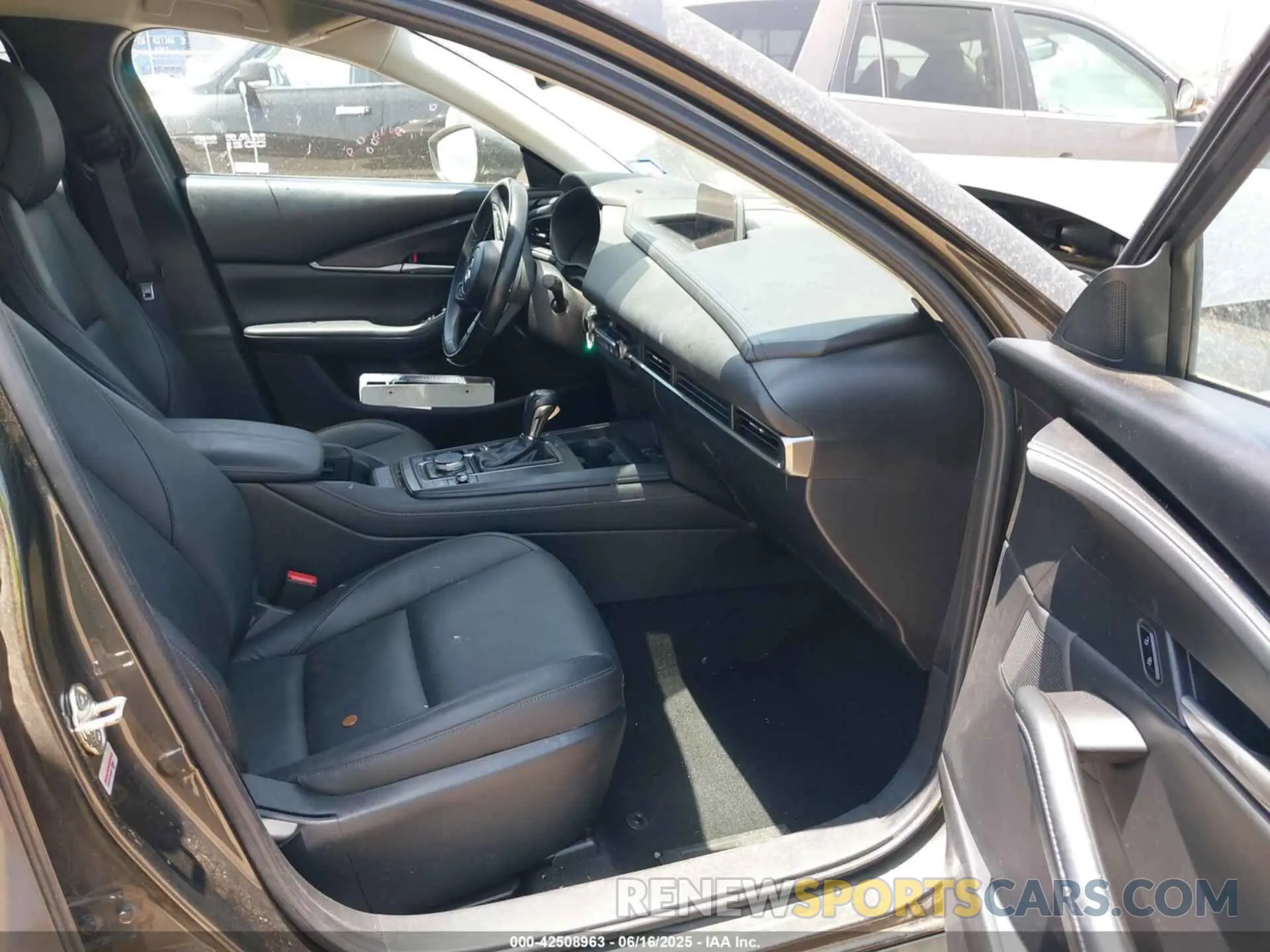 5 Photograph of a damaged car 3MVDMBBL7MM313900 MAZDA CX-30 2021
