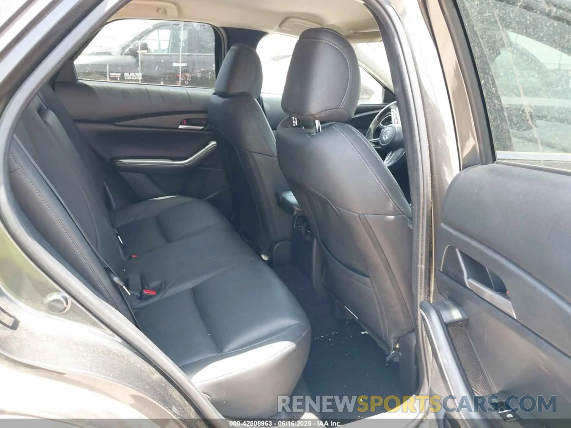 8 Photograph of a damaged car 3MVDMBBL7MM313900 MAZDA CX-30 2021