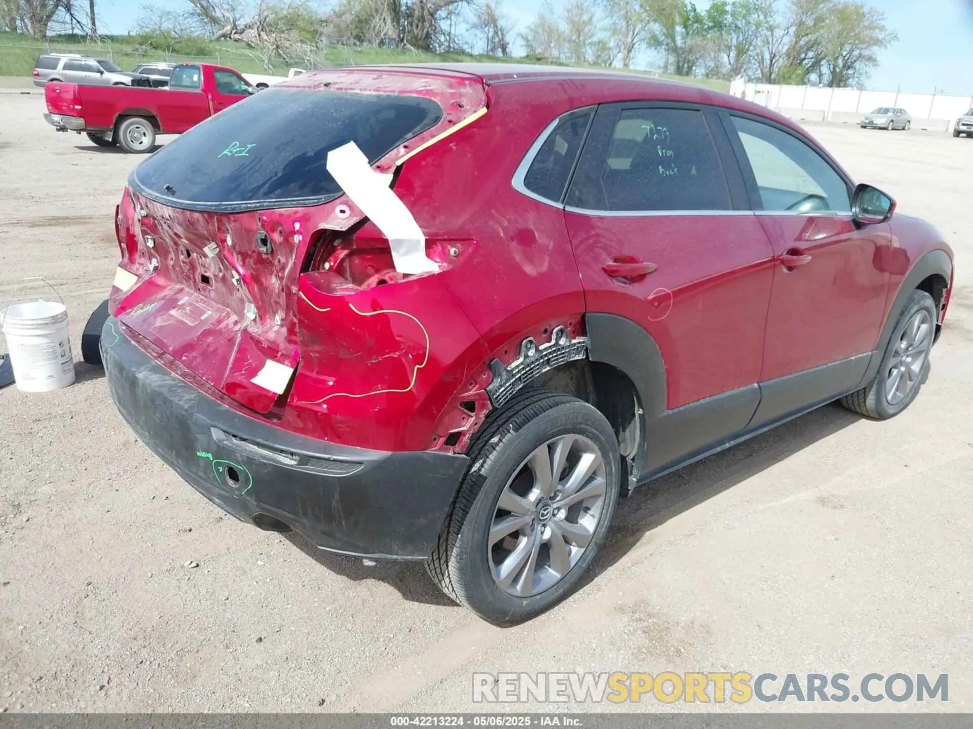 4 Photograph of a damaged car 3MVDMBBL8MM250466 MAZDA CX-30 2021